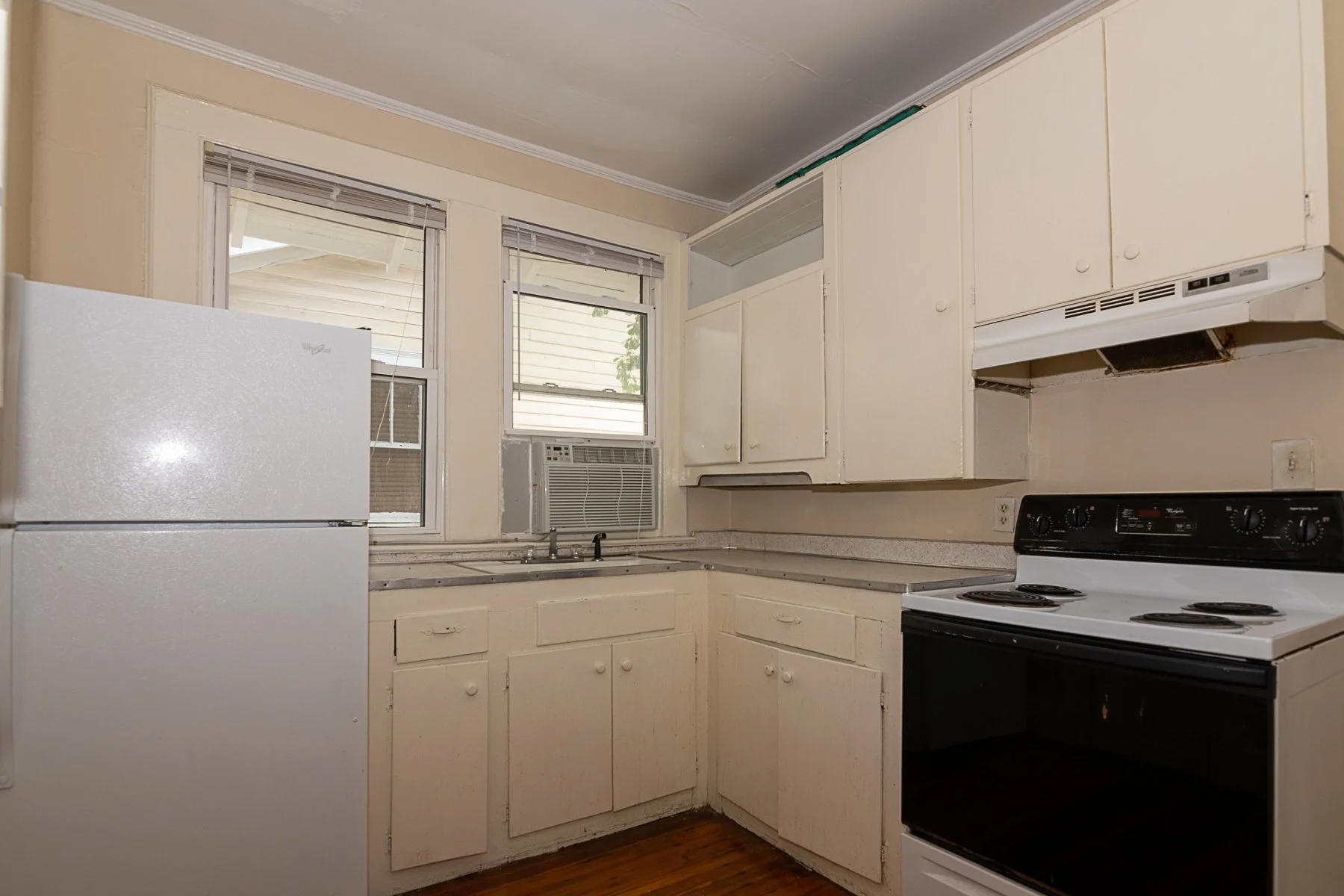 734 Meadow Kitchen 2.jpg