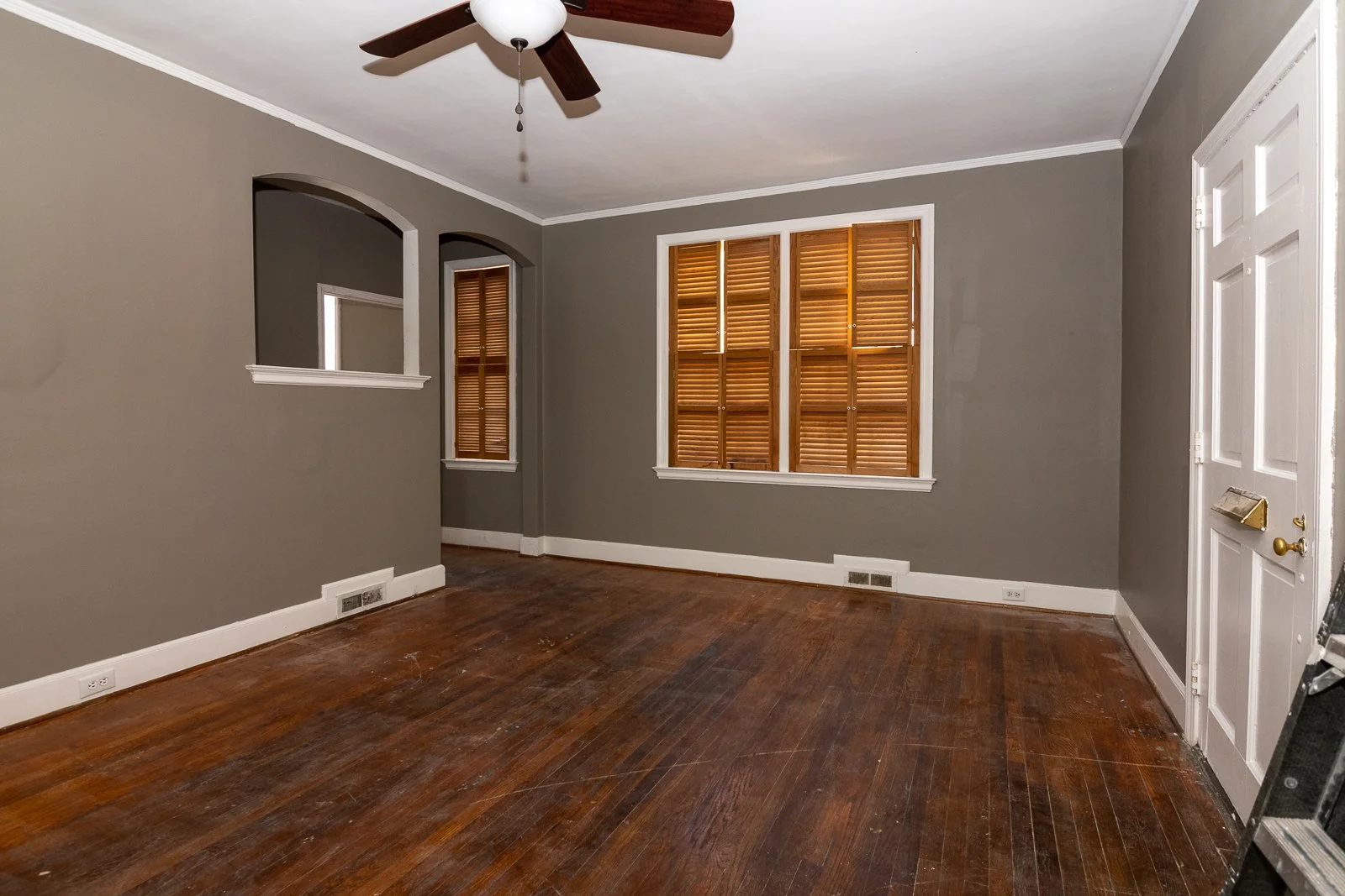 527 Living Room 4.jpg
