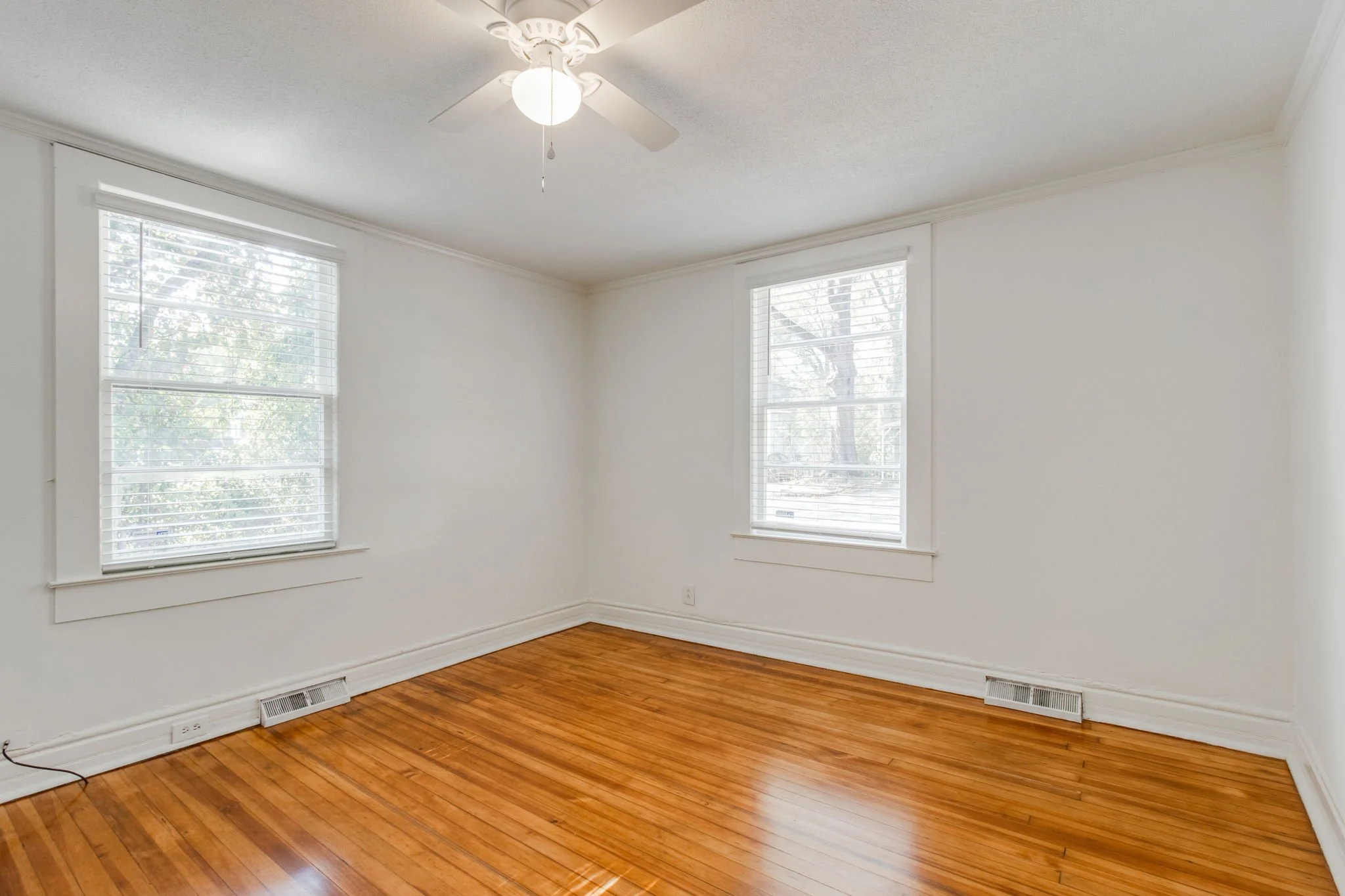 10-web-or-mls-2022 10 27 - 624 Kentucky St-Columbia-10.jpg