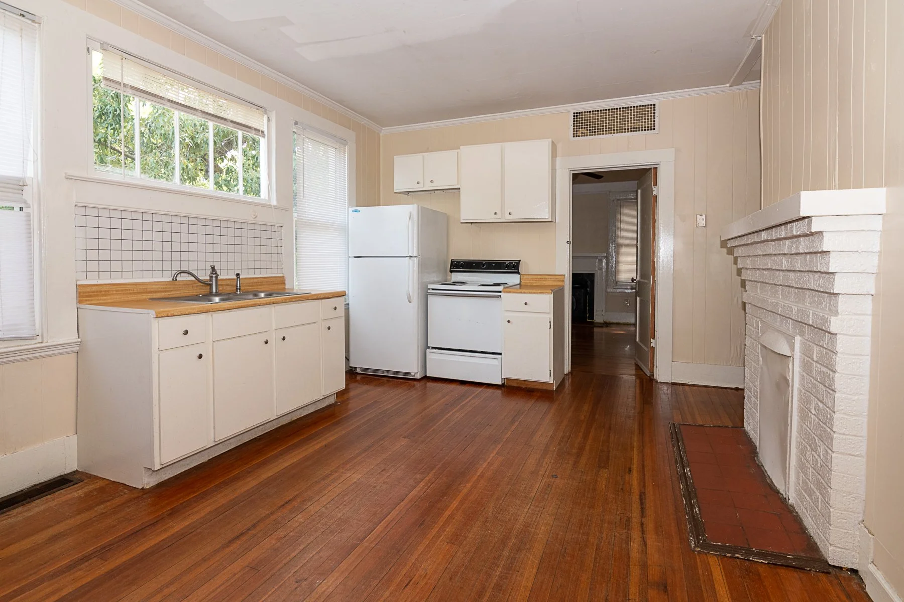 736 Meadow kitchen 1.jpg