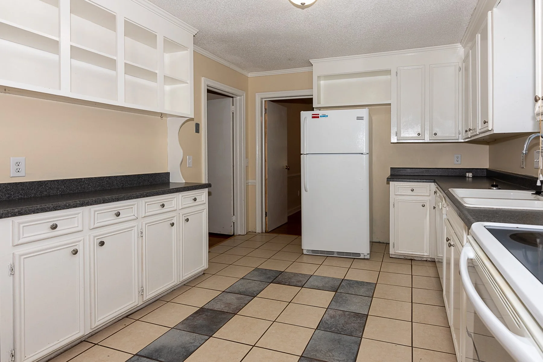 Honeysuckle Kitchen 1.jpg