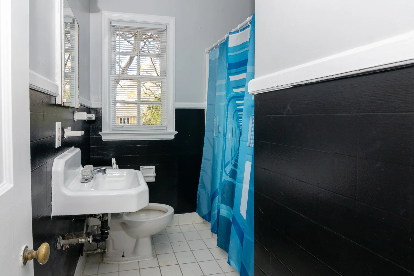 527 Bath.jpg