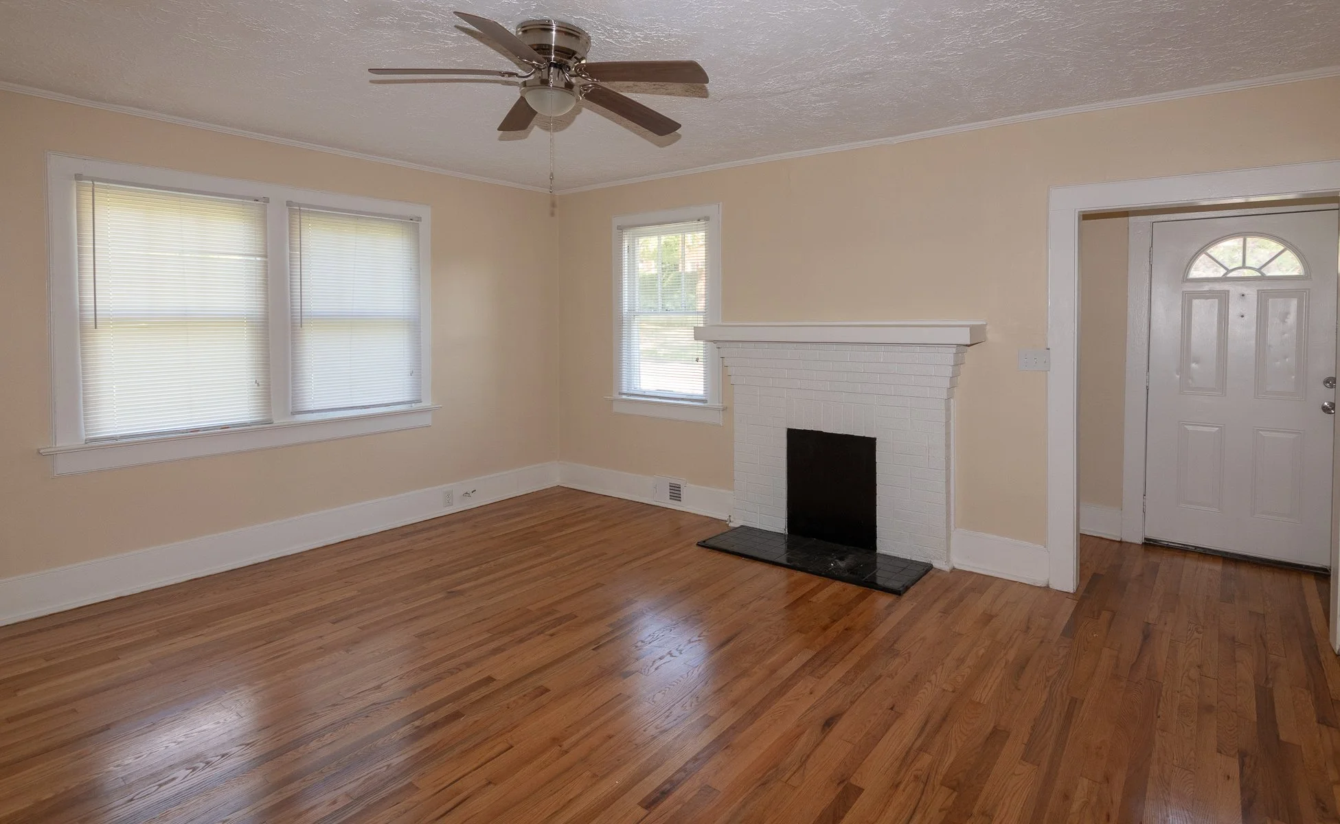 1723 Wheat Living Room 1.jpg
