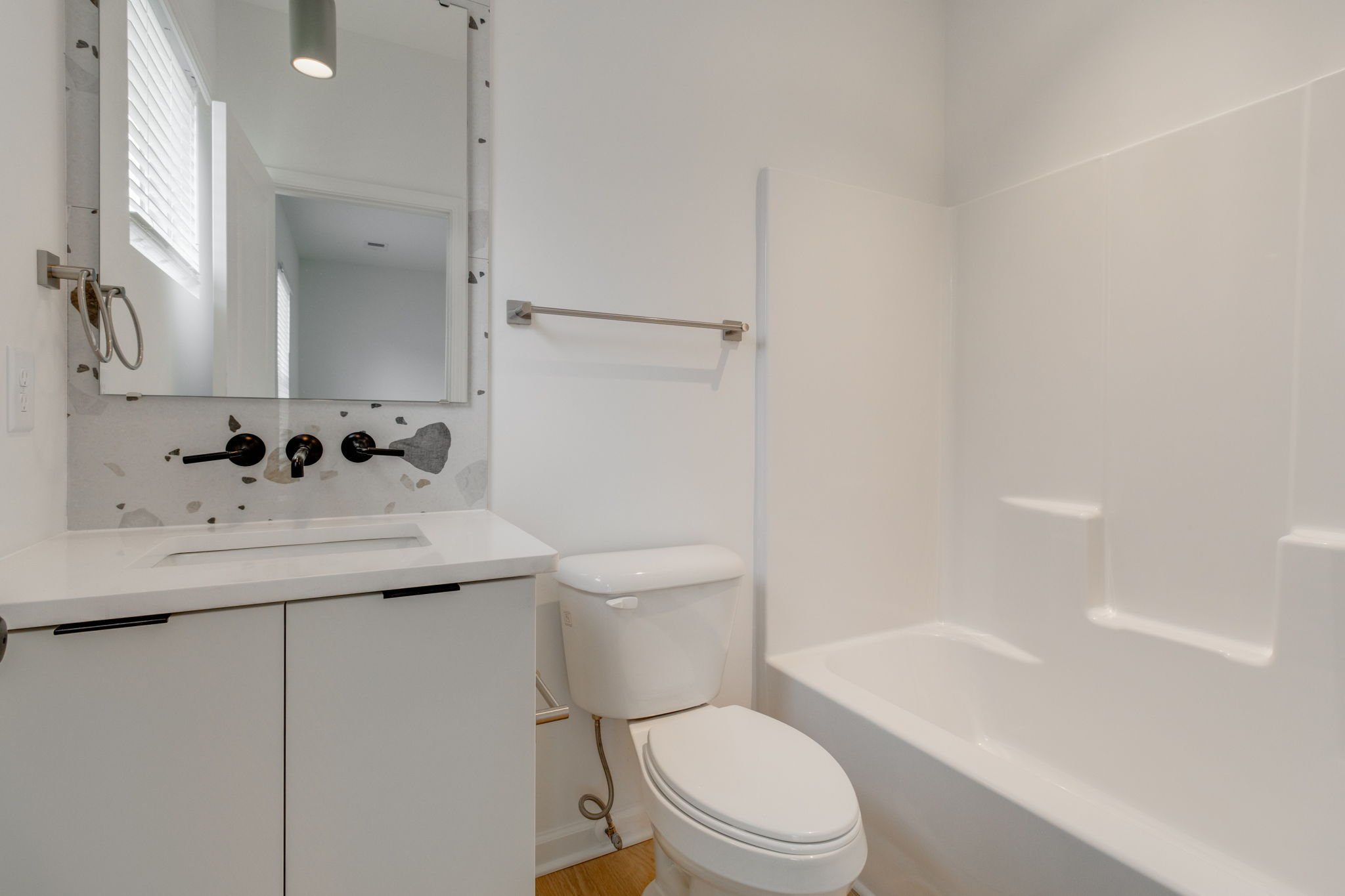 18-web-or-mls-Apartment A-18.jpg