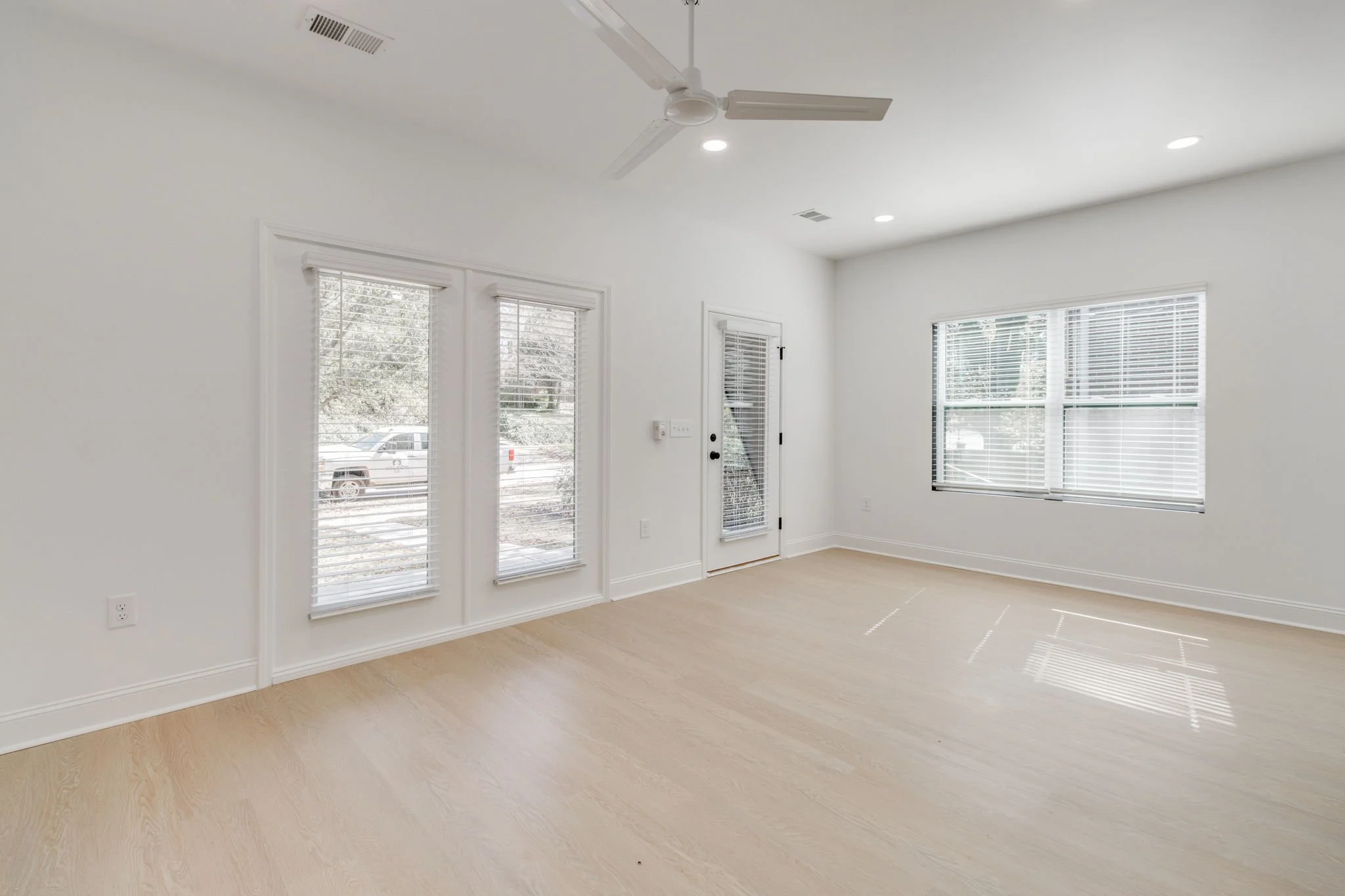 8-web-or-mls-2023 02 28 - 133HardenSt - Columbia-8.jpg