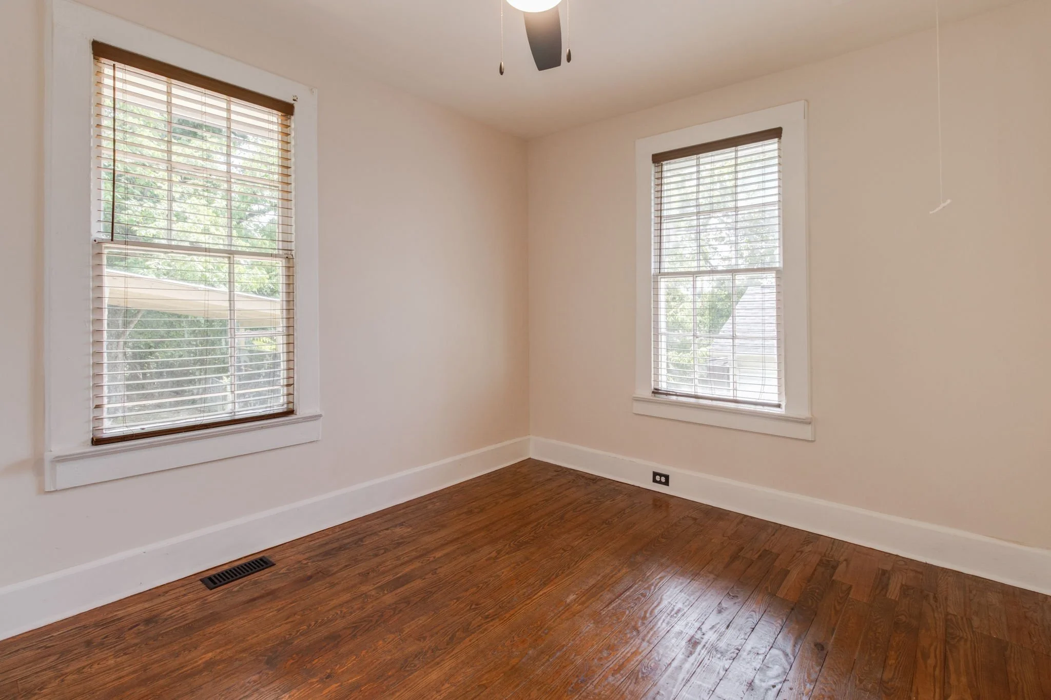 17-web-or-mls-2025 05 09 - 808OakSt - Columbia-17.jpg
