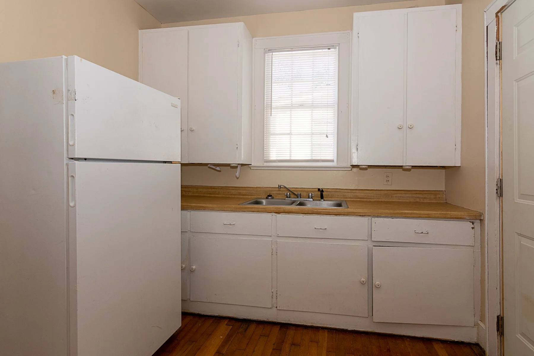 2409 Kitchen 2.jpg