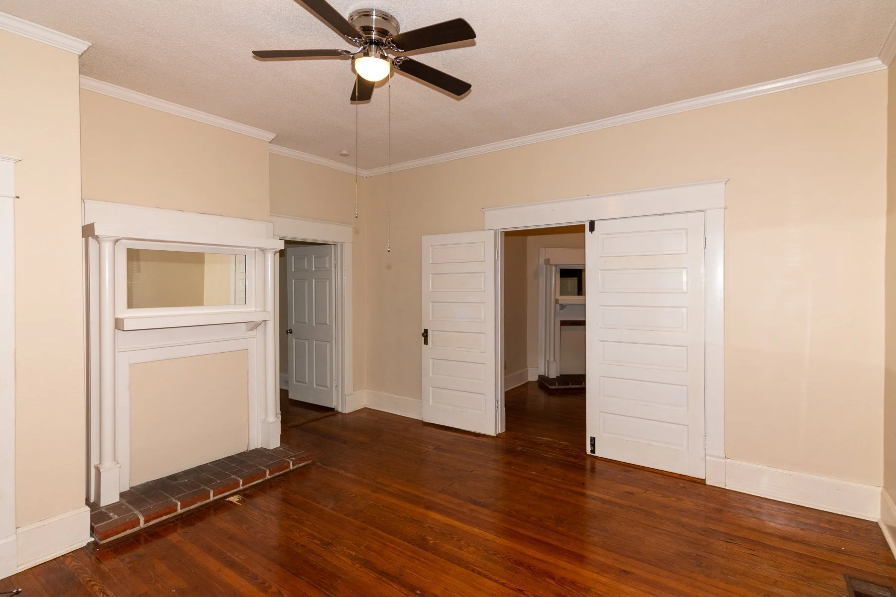 825 King Bed 1_3.jpg