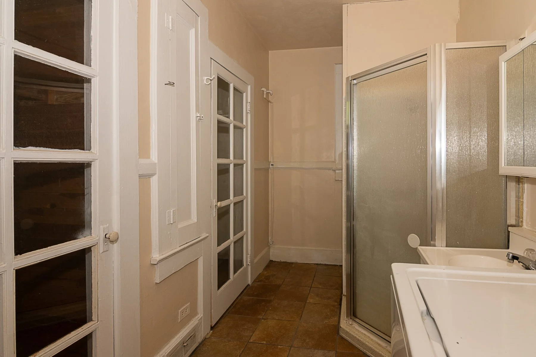 734 Meadow laundry_bath (1).jpg