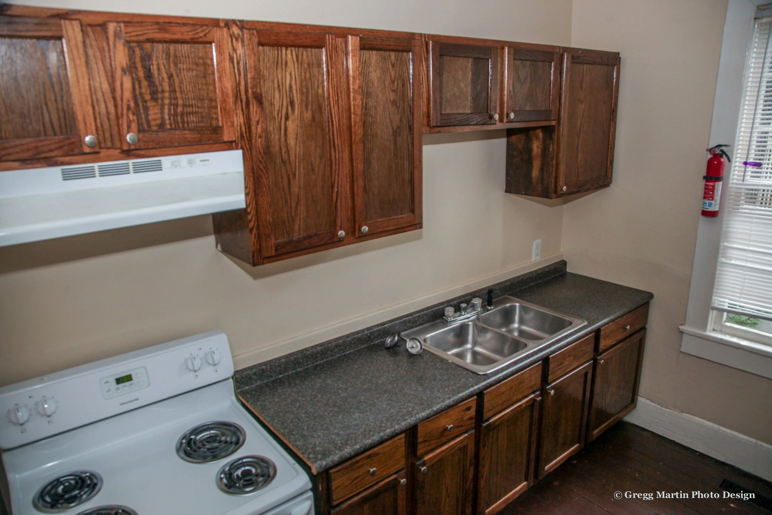 2407 Lee Kitchen 1.jpg