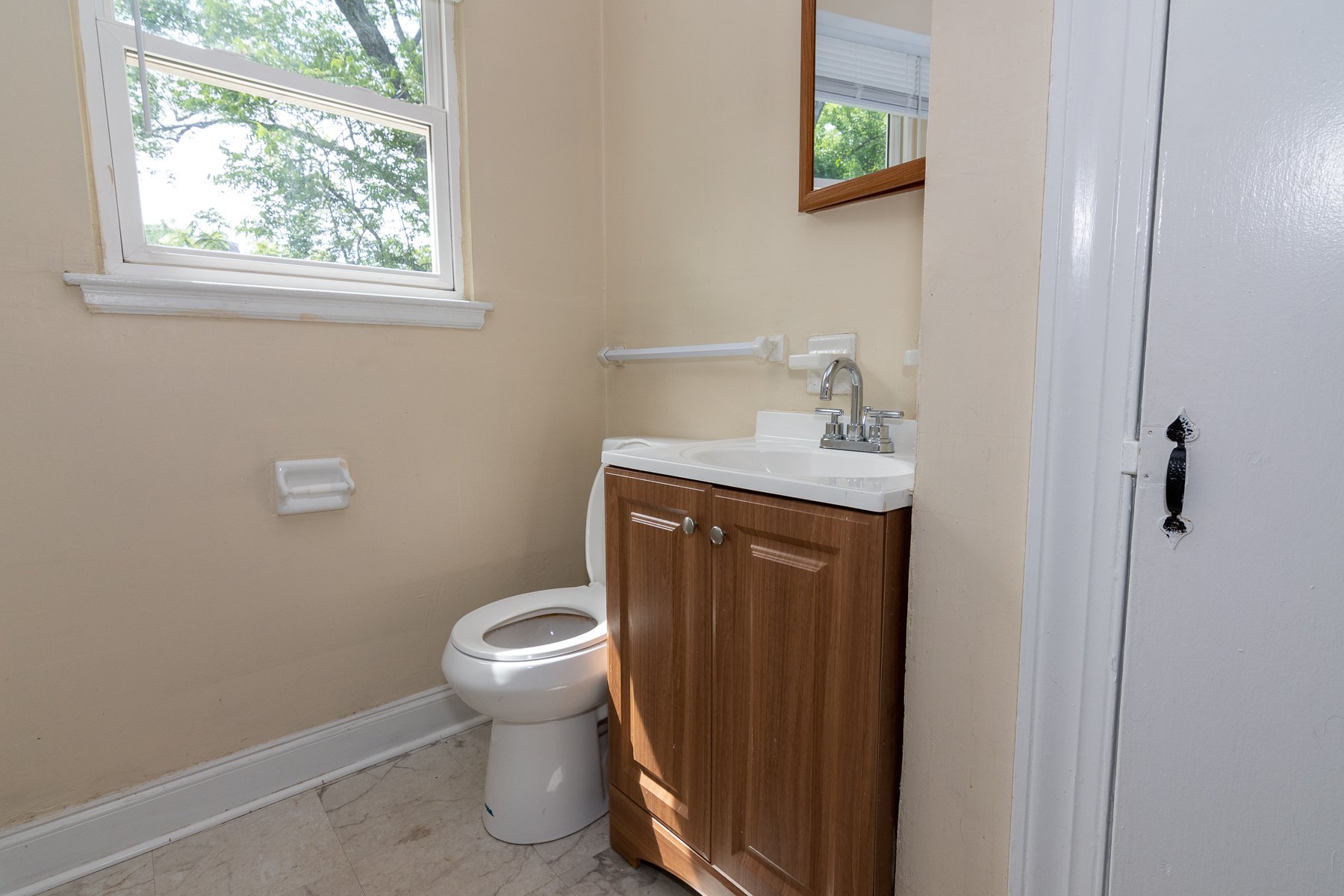 605 Saluda Bathroom 2.jpg