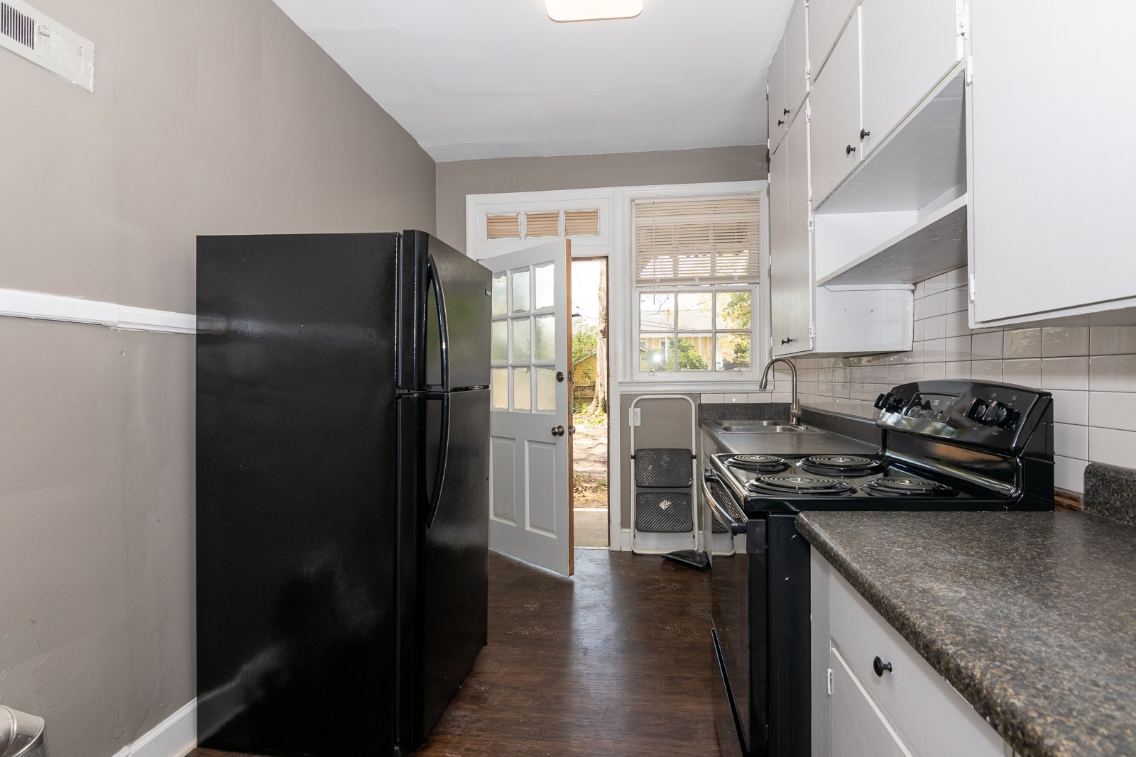 531 Kitchen 2.jpg