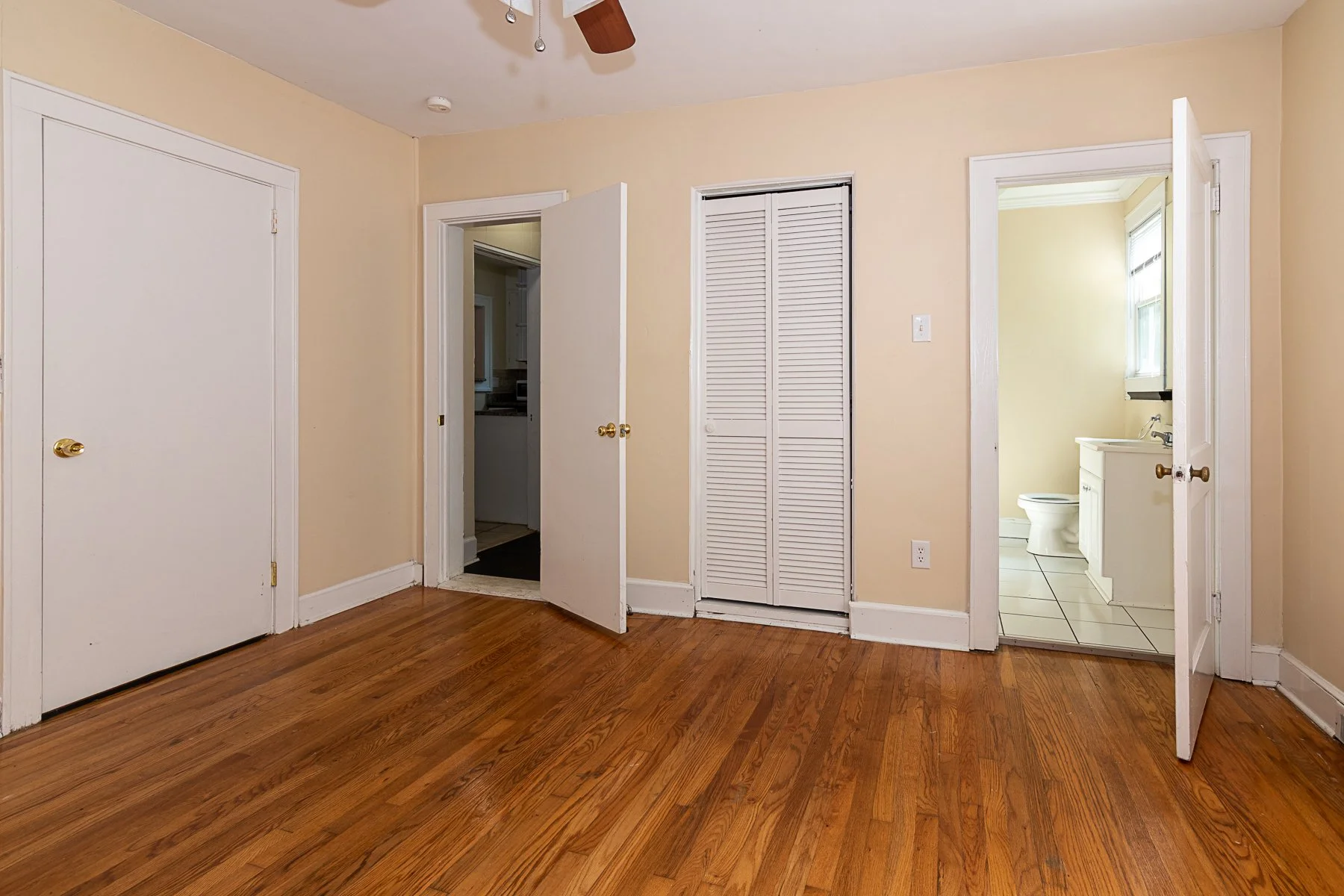 Virginia Bedroom 1_3.jpg