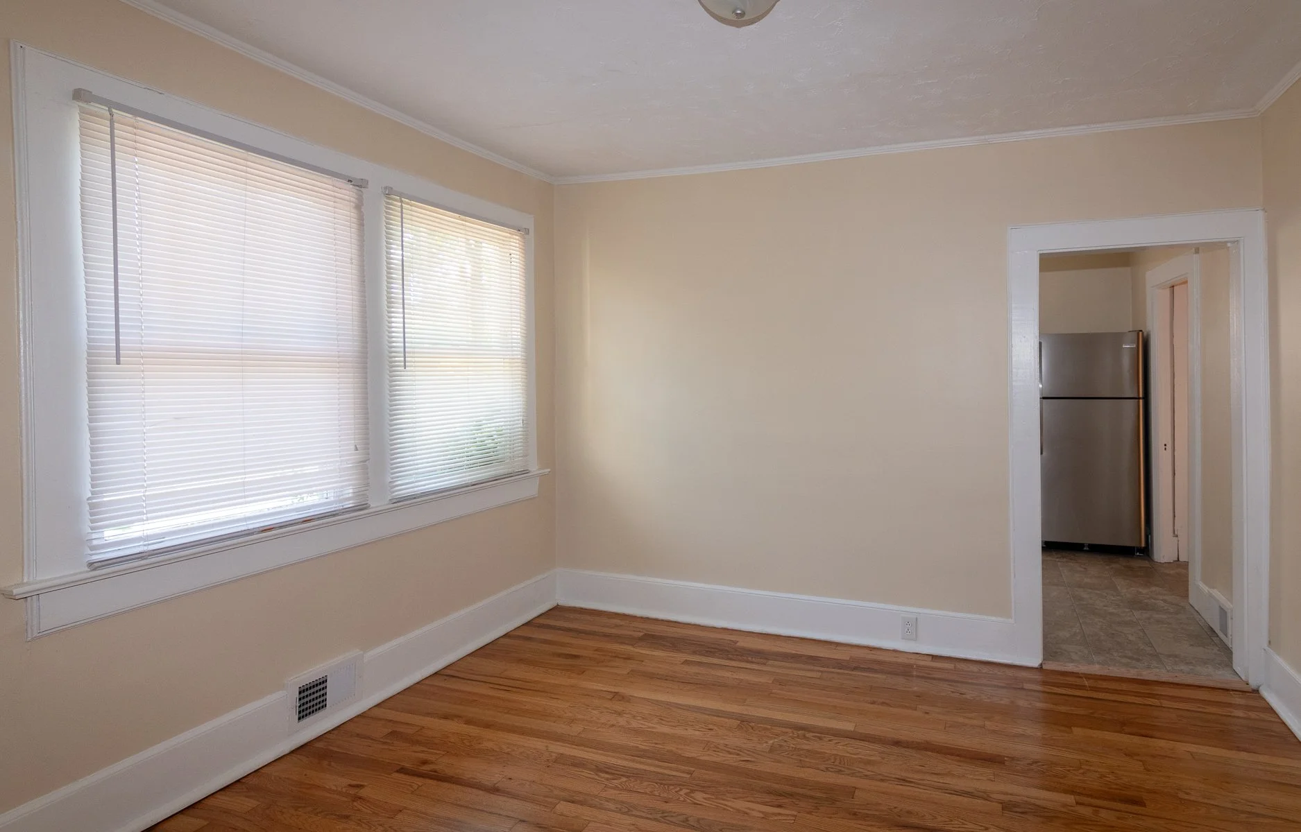 1723 Wheat Dining Room 1.jpg