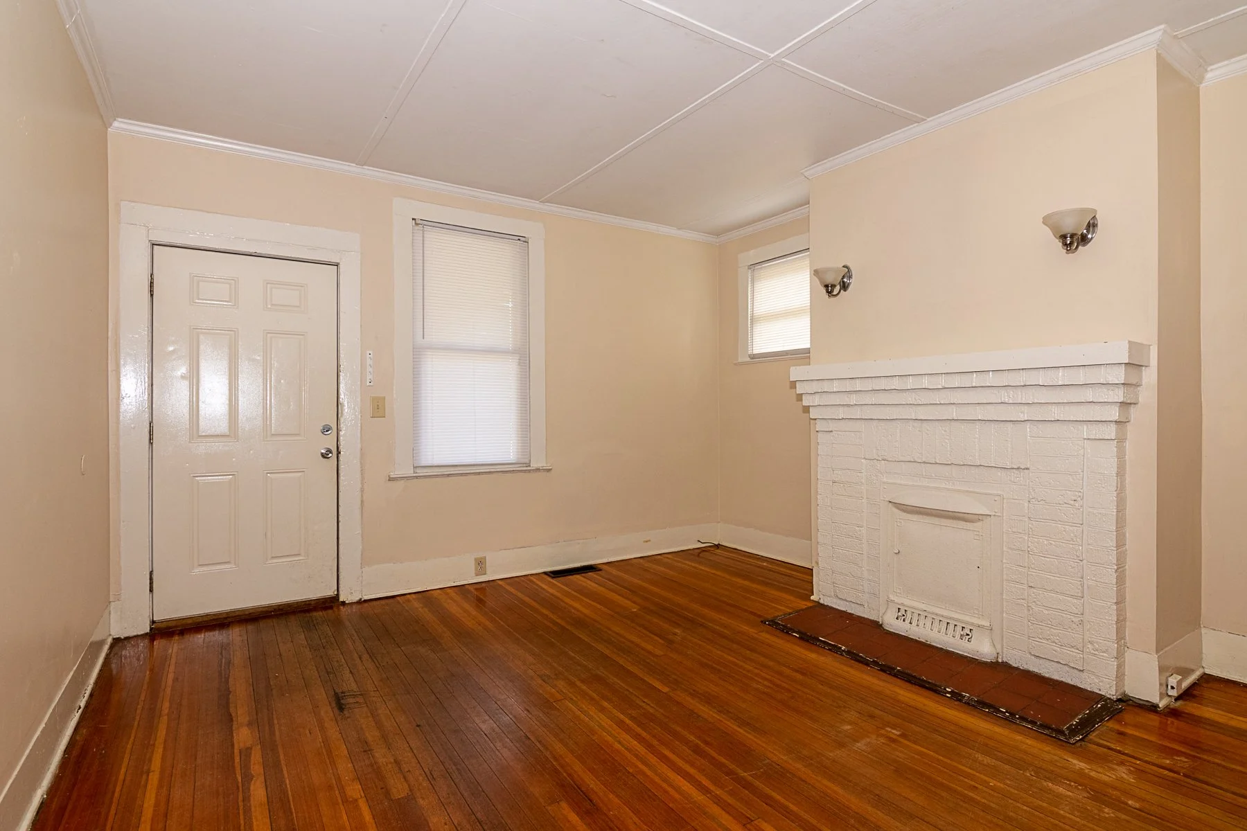 736 Meadow Living Room 2.jpg