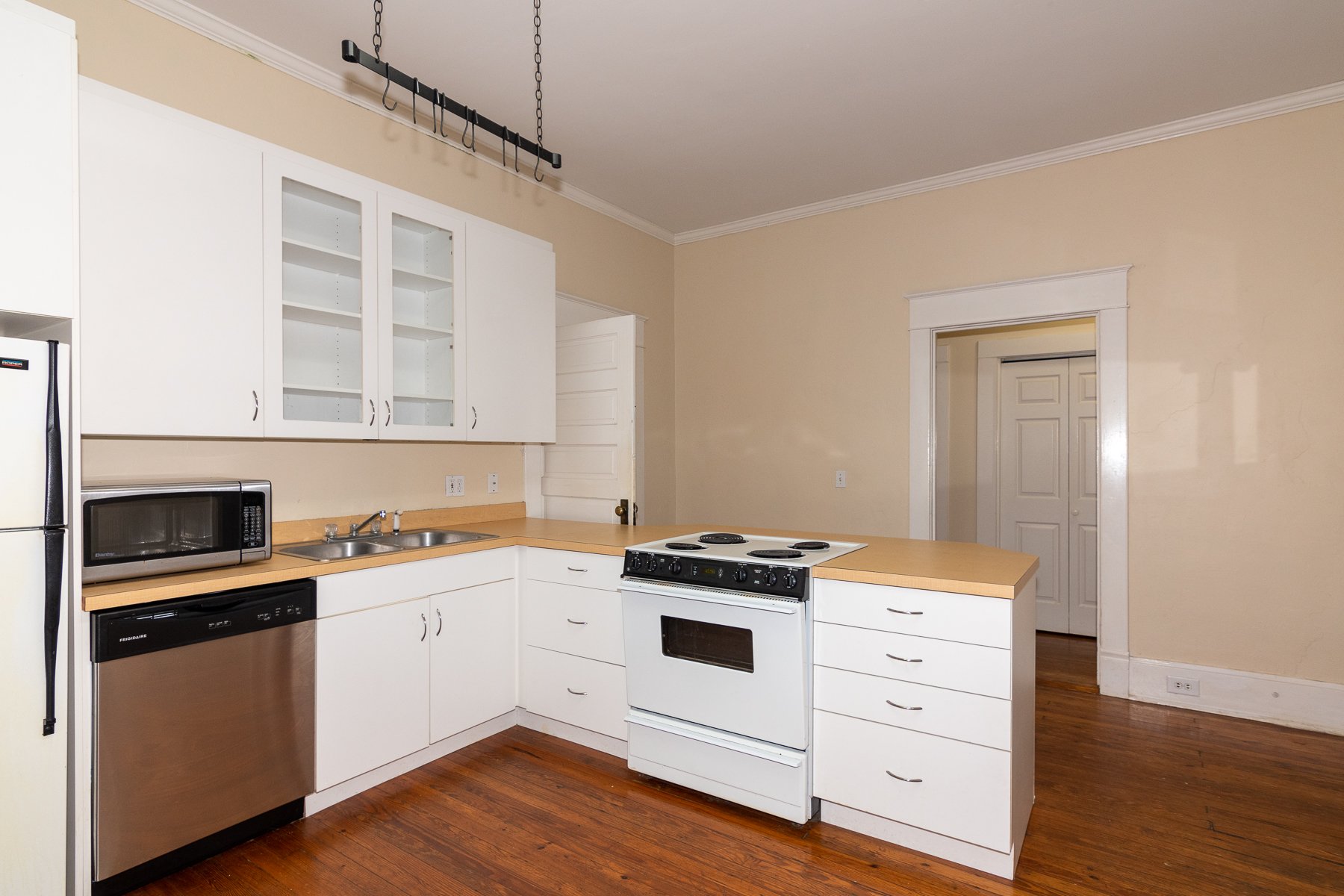 825 King Kitchen 4.jpg