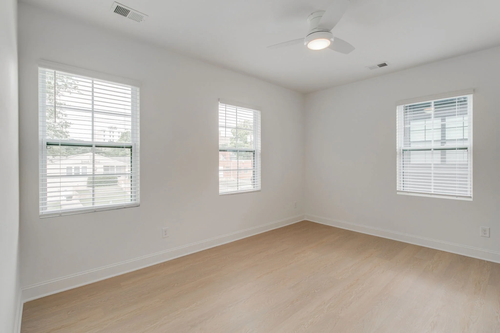 19-web-or-mls-2023 05 30 - 1410 Barnwell St-Columbia-19.jpg