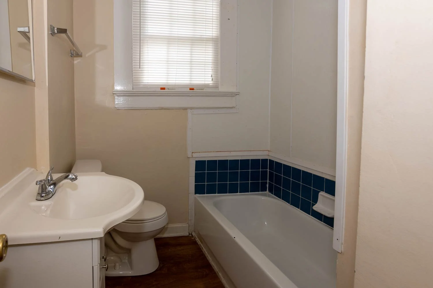2412 Lee bath.jpg