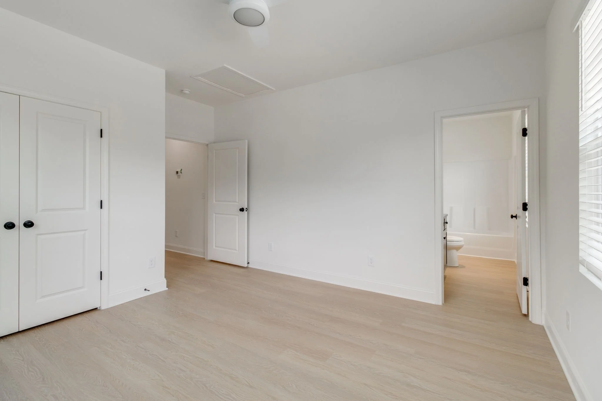 80-web-or-mls-2023 05 30 - 1410 Barnwell St-Columbia-80.jpg