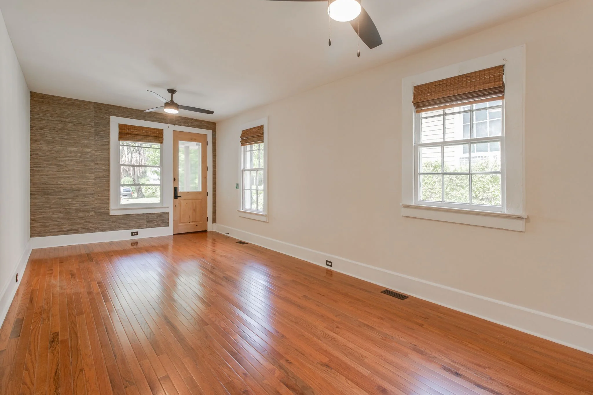 7-web-or-mls-2025 05 09 - 808OakSt - Columbia-7.jpg
