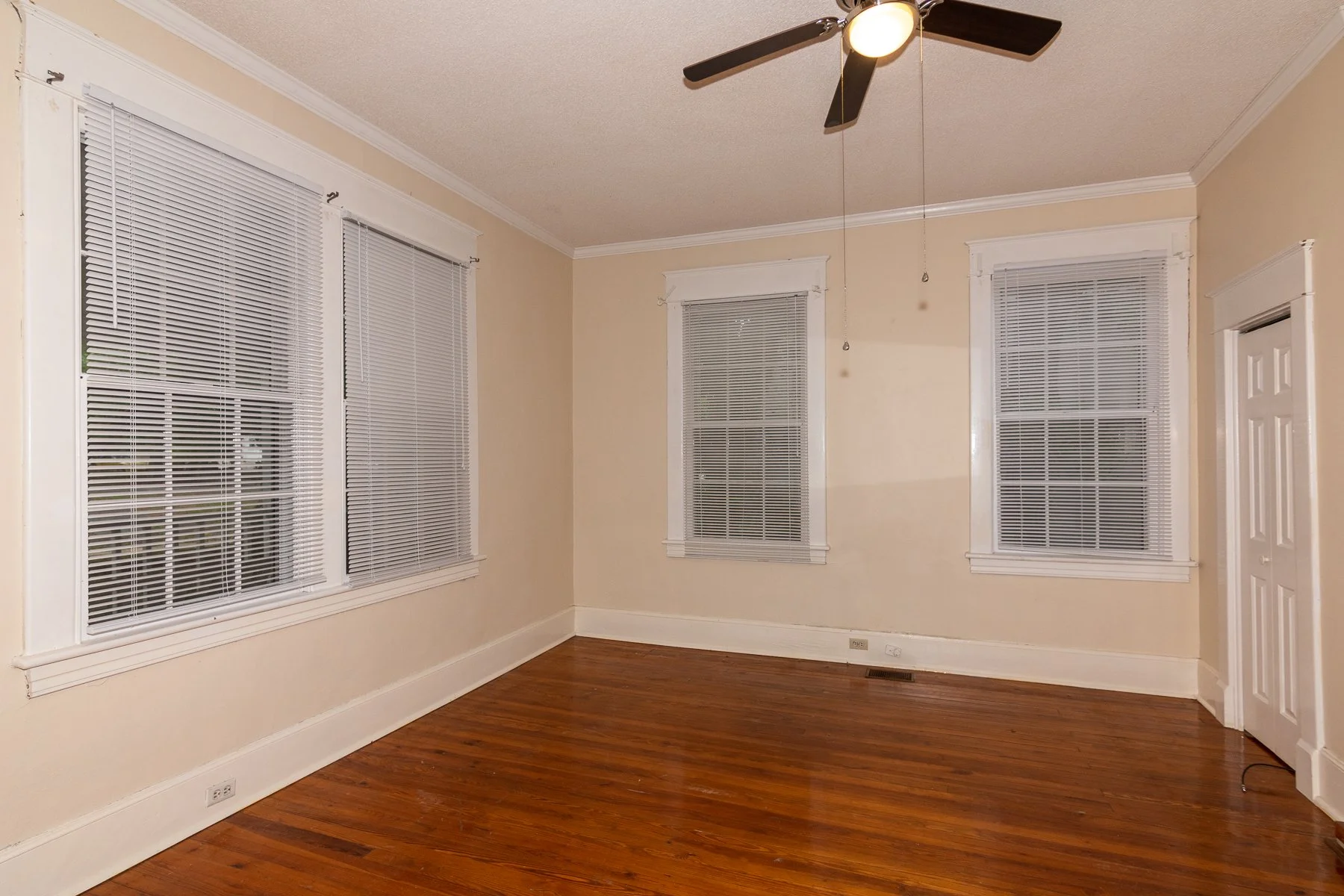 825 King Bed 1_1.jpg