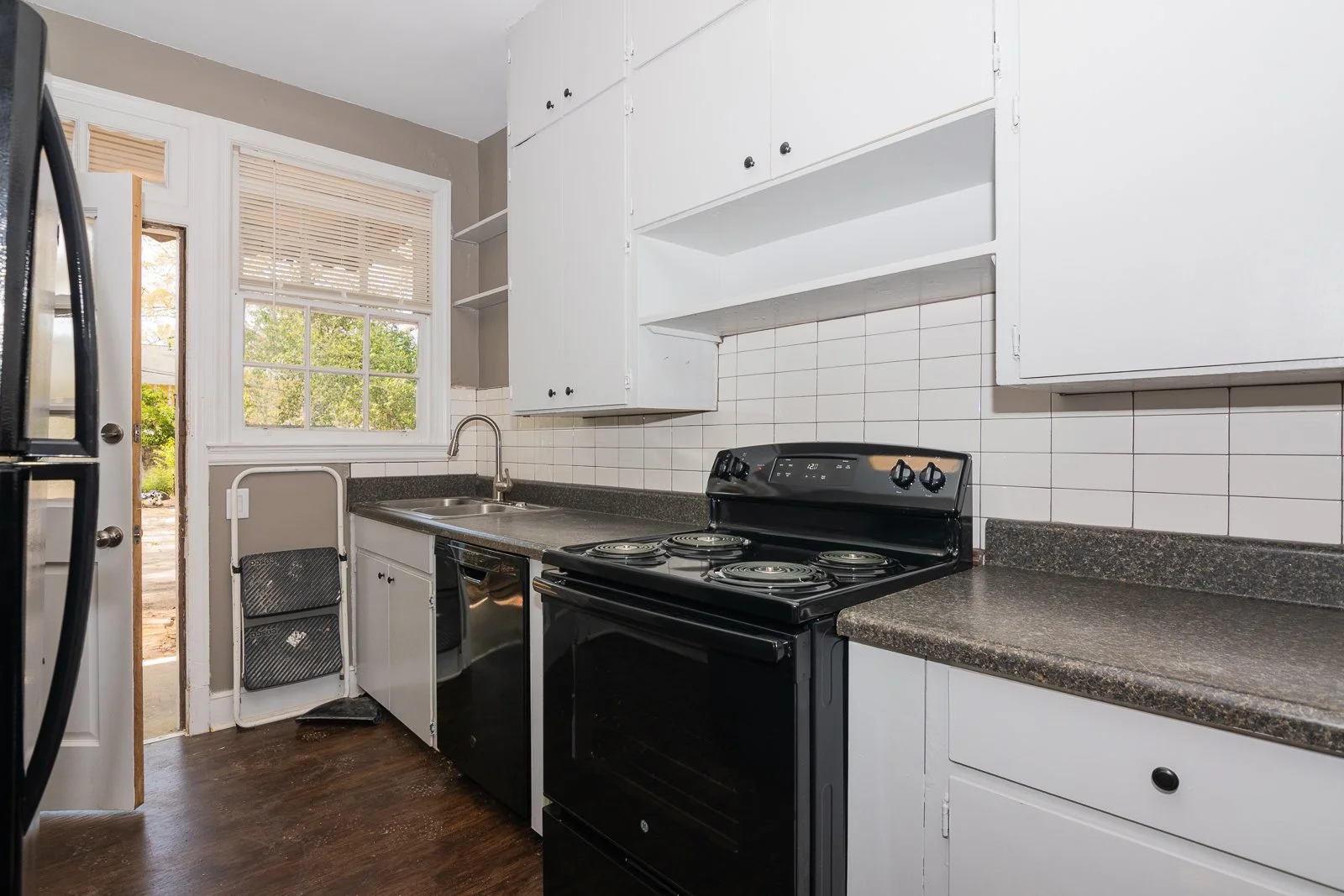 531 Kitchen 3.jpg