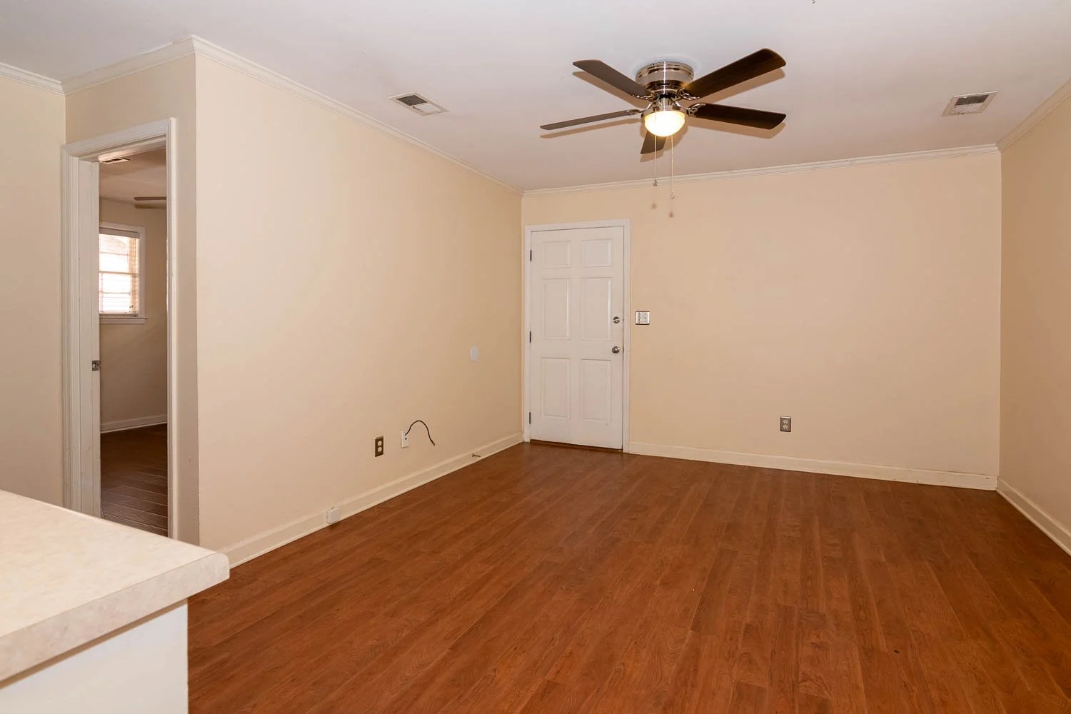 219 Living room 1.jpg