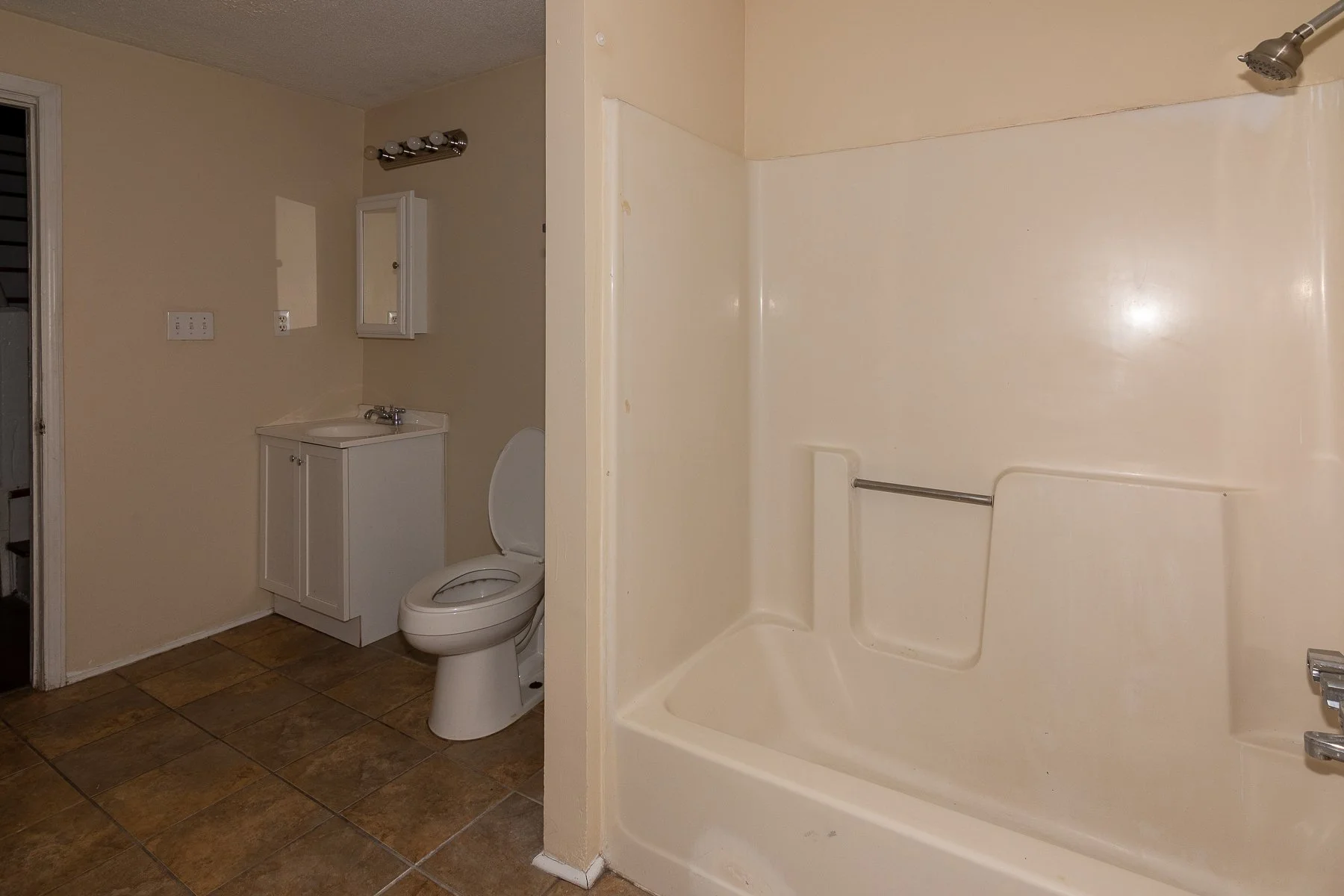644 Kentucky Downstairs bathroom 2.jpg