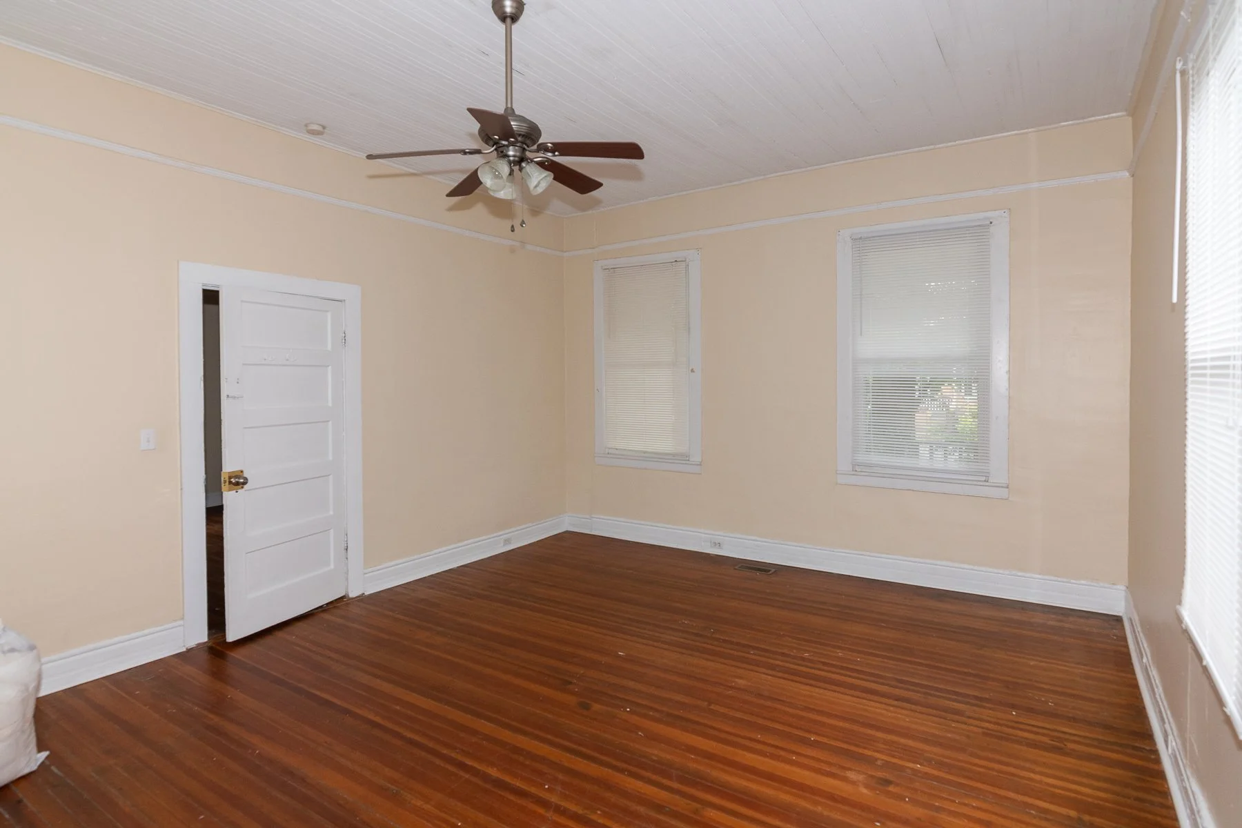 644 Kentucky Bedroom 1_1.jpg