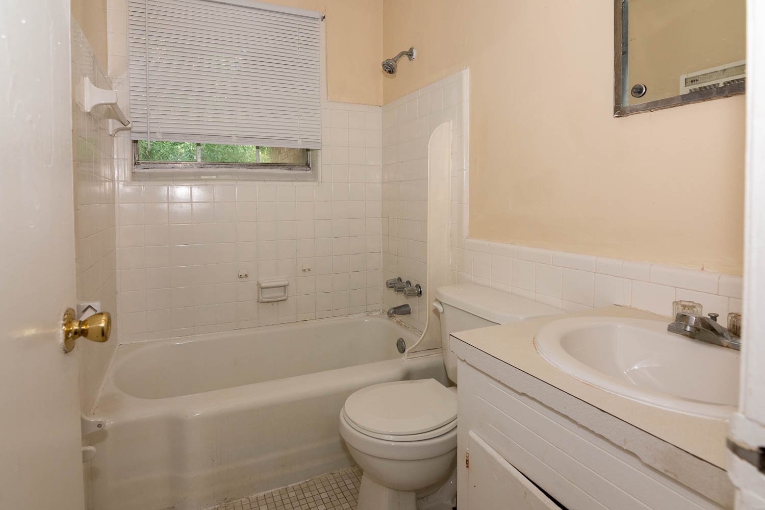 215 bath.jpg