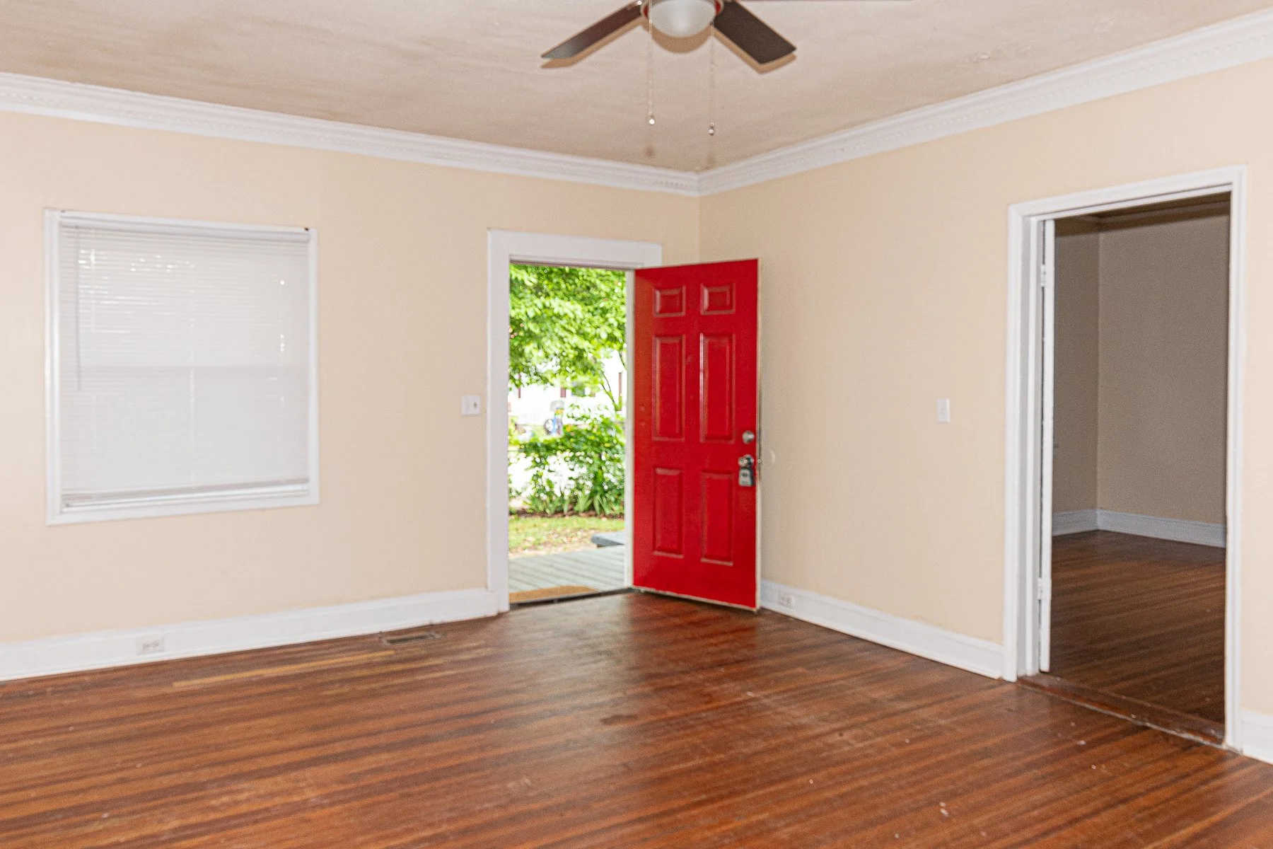 644 Kentucky Living Room 3.jpg