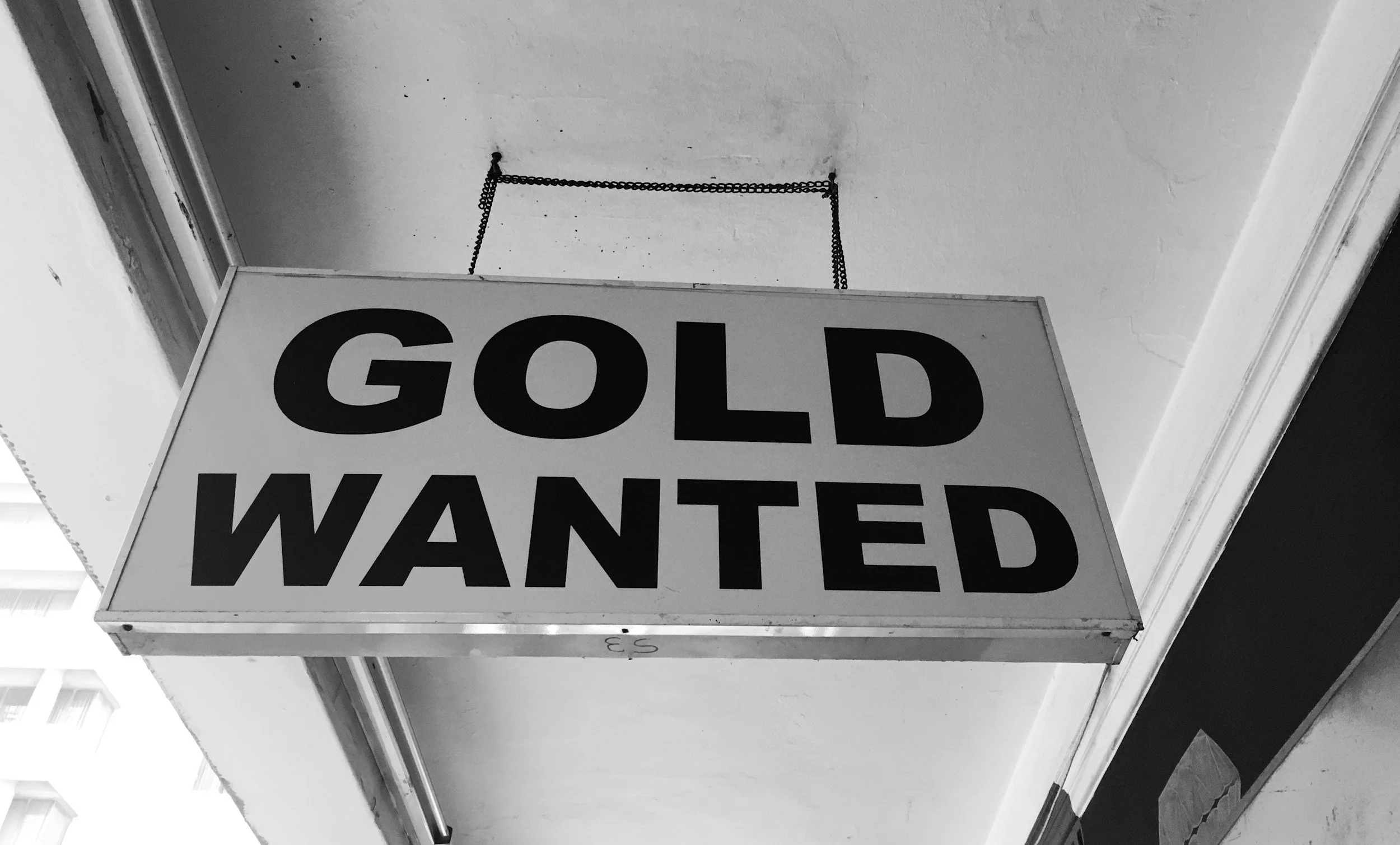 Sarasota Gold Buyers: Why More Locals Trust Luxury Conversion Co. to Sell Gold, Silver and Jewelry