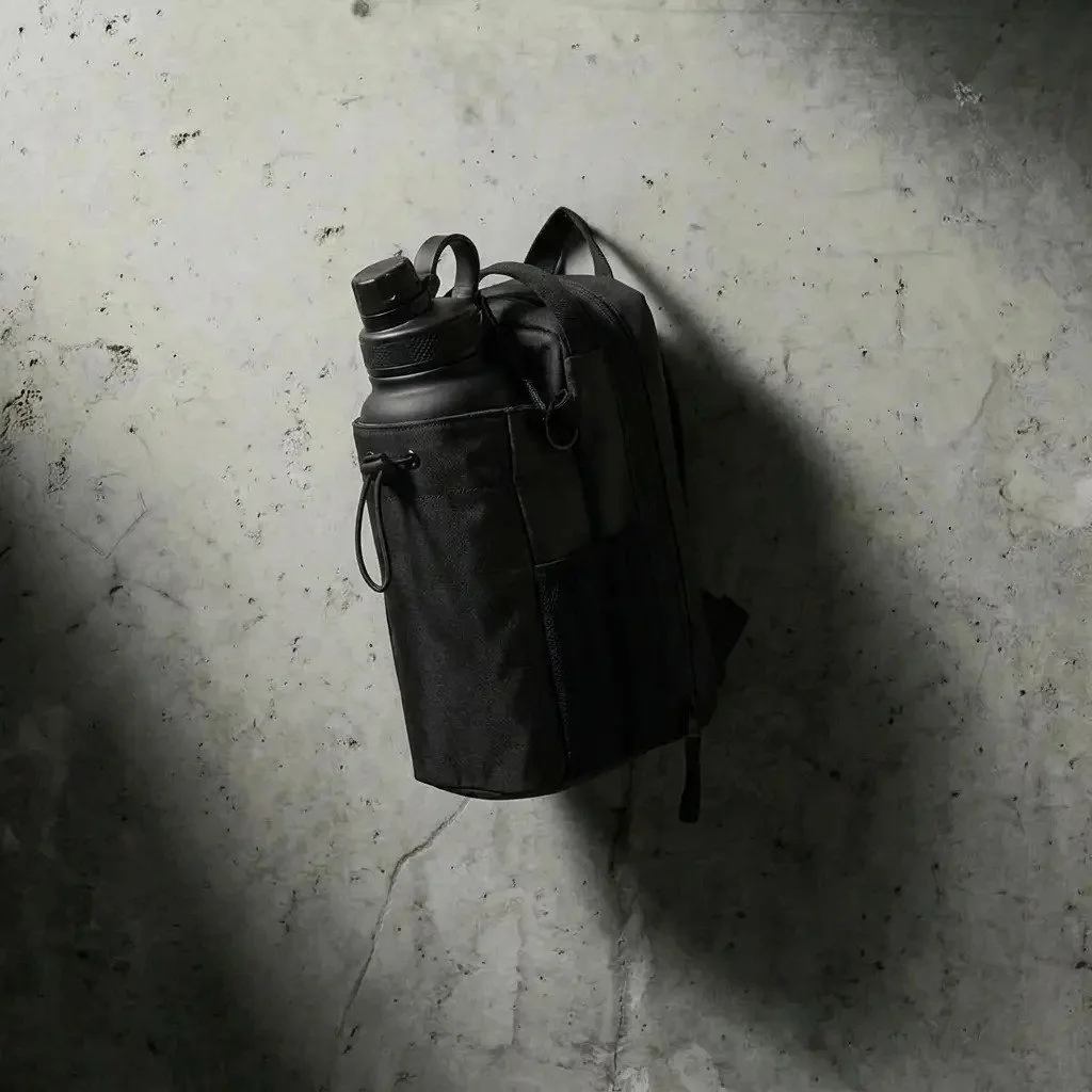 RYGKIT DOCK magnetic gym bag worn cross-body at the gym