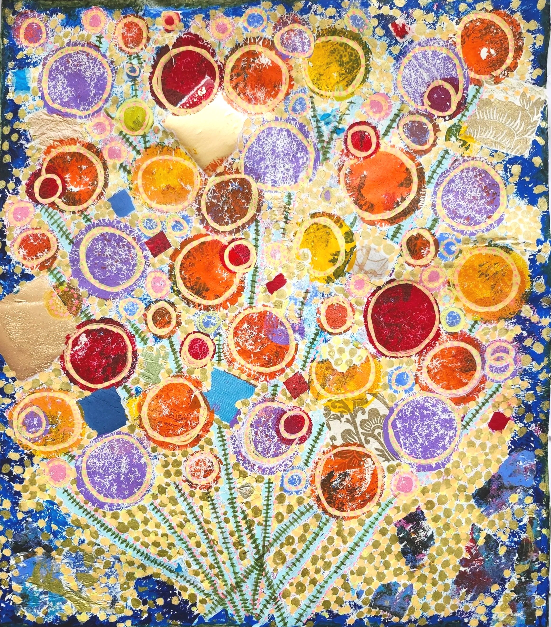 Une peinture abstraite représentant un bouquet de ballons composé de cercles colorés en rouge, orange, violet et jaune, avec des accents verts pour les tiges, sur un fond bleu avec des motifs dorés et des détails de couleur.