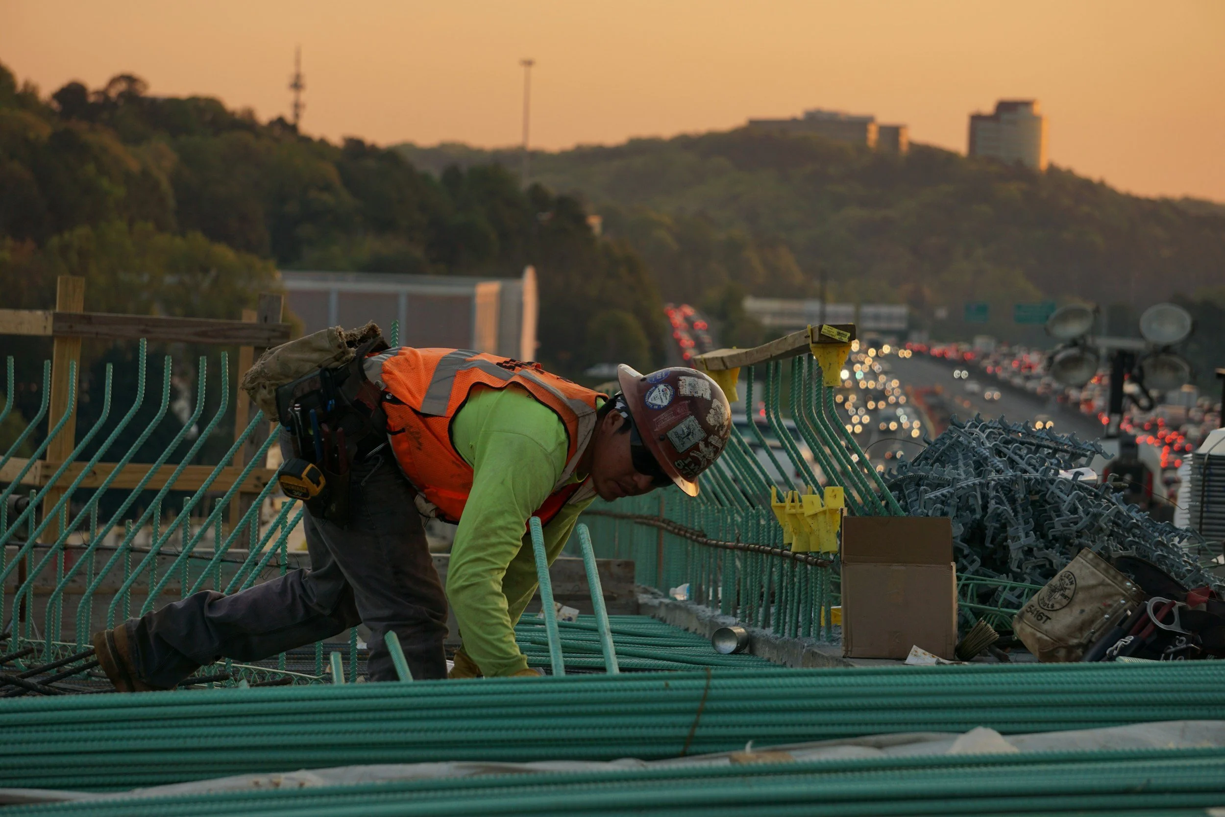Construction labor and trades staffing icon - Ascent 6 Workforce Solutions