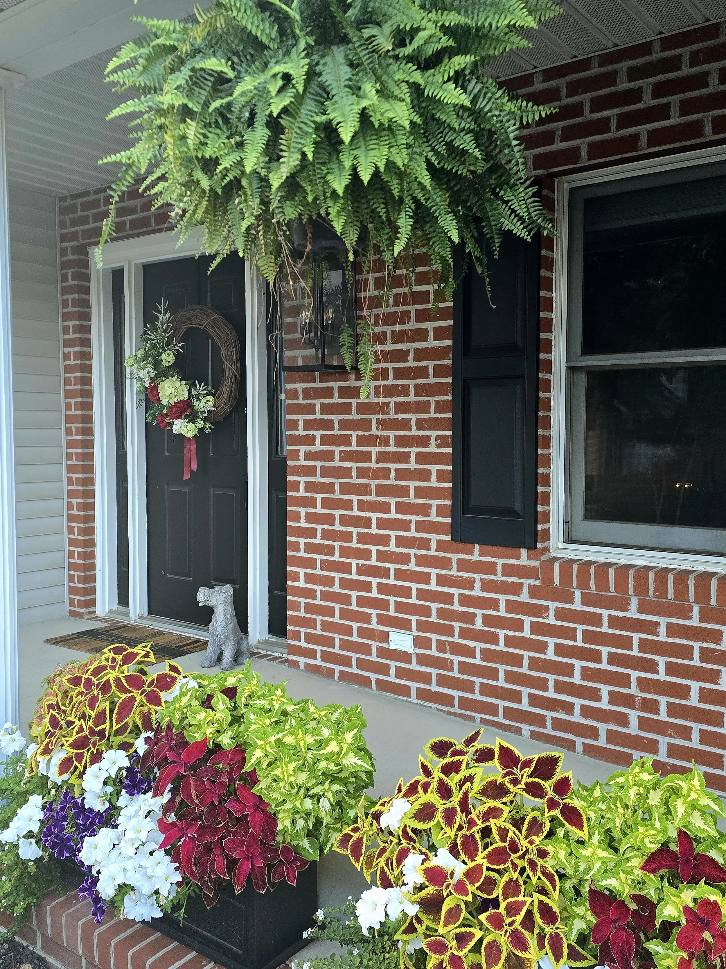 How I Designed My Front Porch Planters Around a Wreath