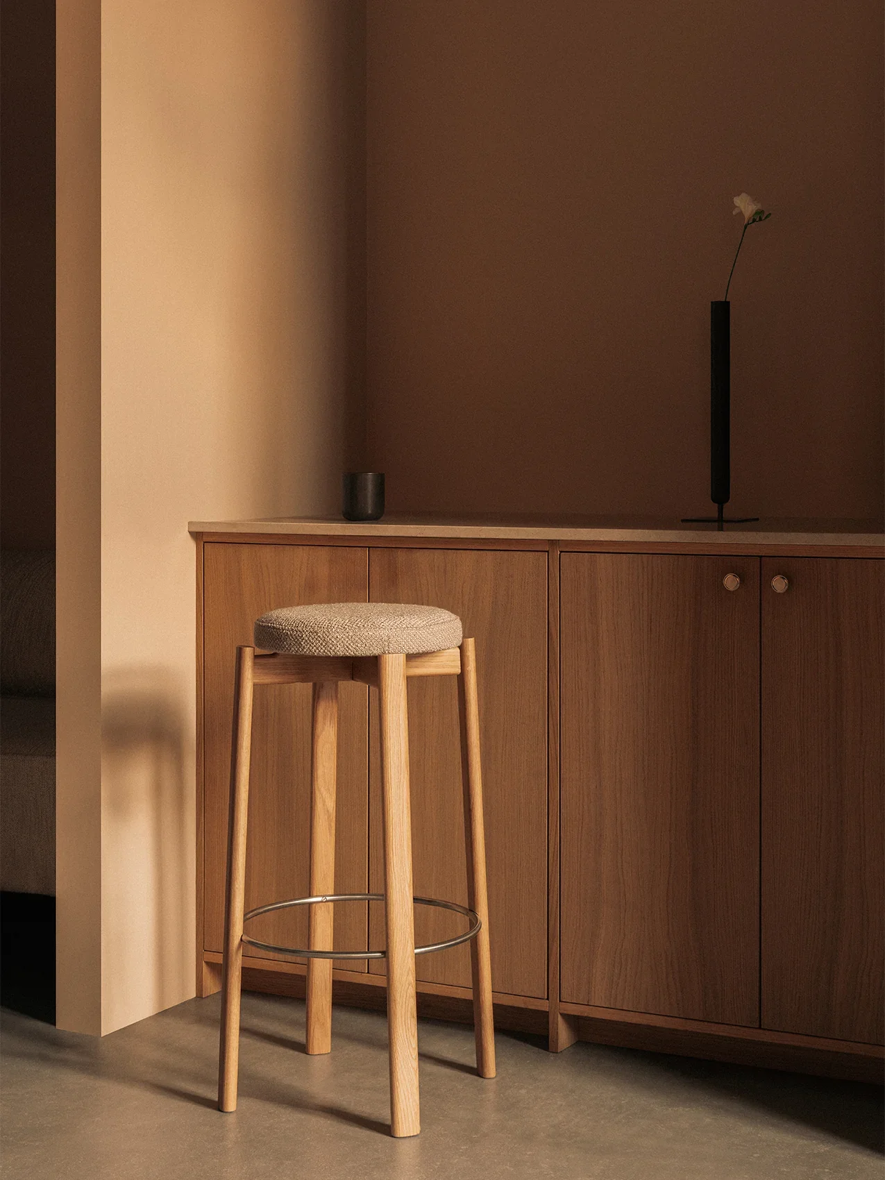 Audo_PassageBarChair_StanceVase_32.webp