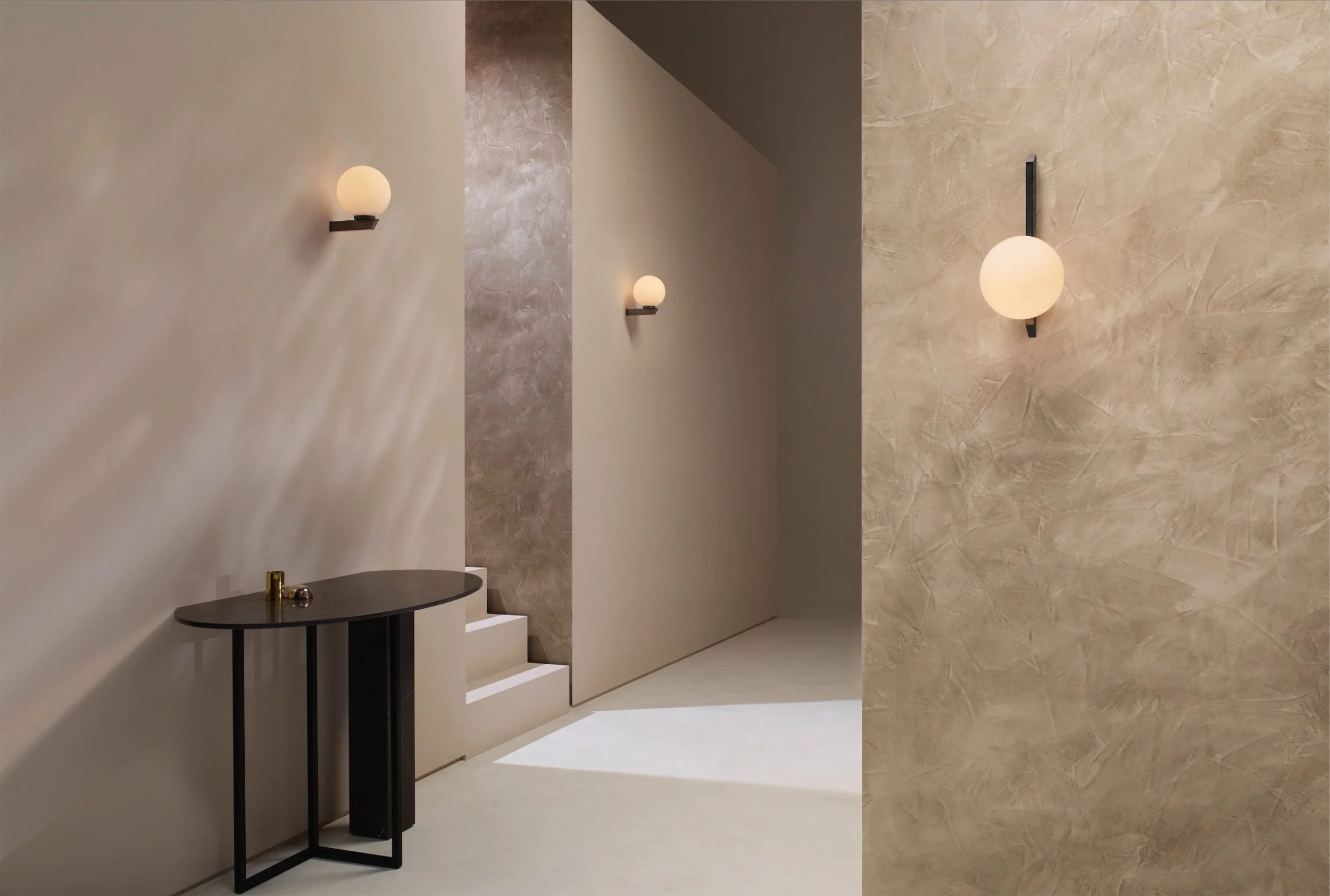 CTO_Gaiawall_bronze_mattglass_group_1_HR-1-1-scaled.jpg