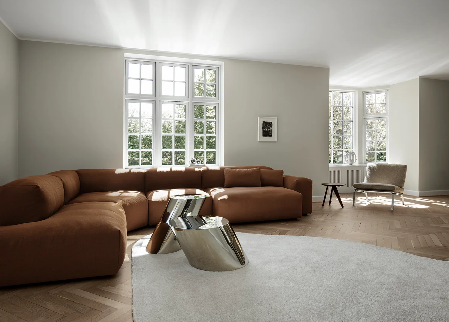 2505-Repose_Sofa-Tilt_Tables-Man_Lounge_Chair-Fin_Side_Table-NORR11.webp