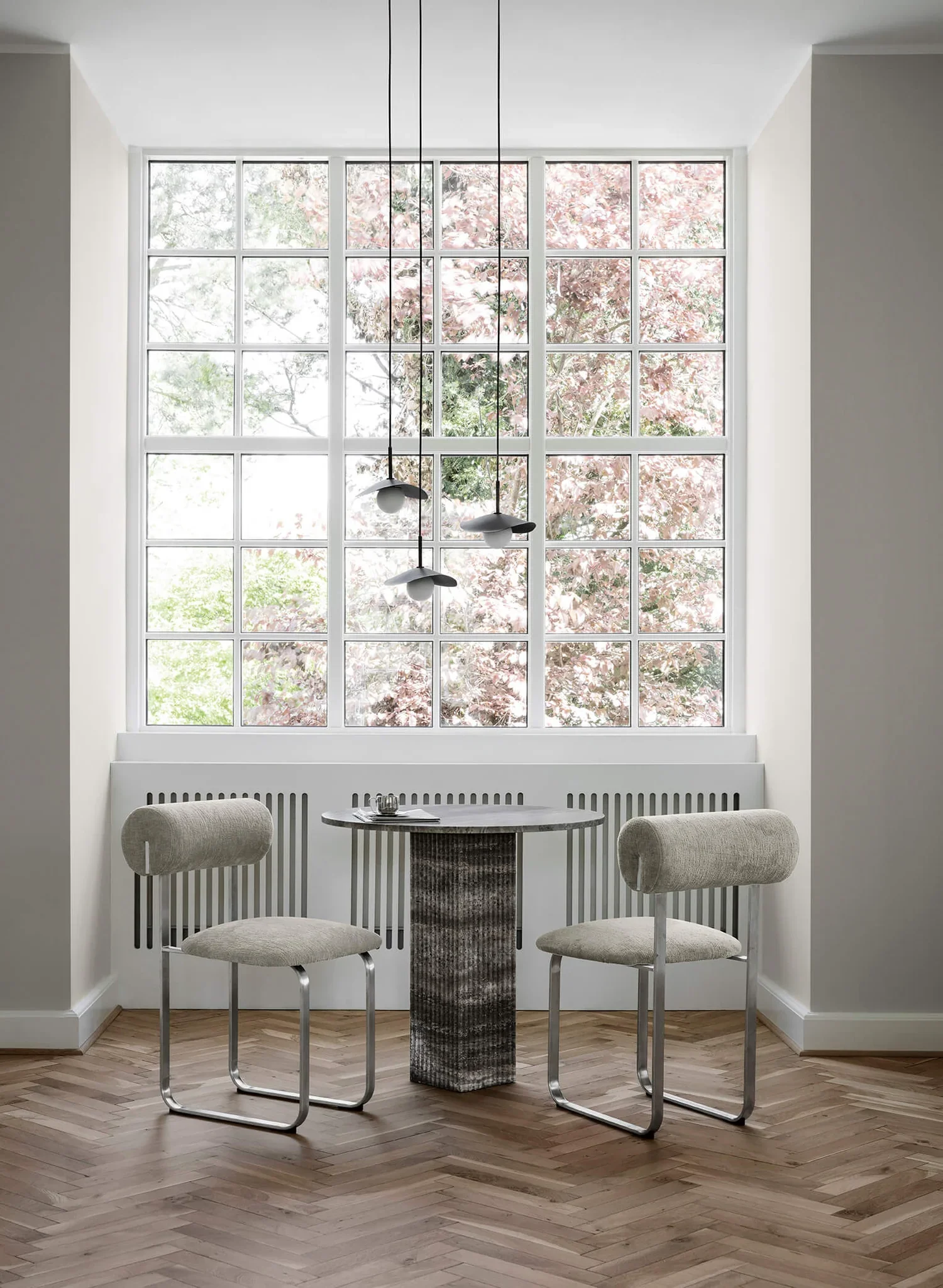 2505-Hippo_Swivel-Soho_Dining_Table_80-Fuji_Pendants-NORR11-002.webp