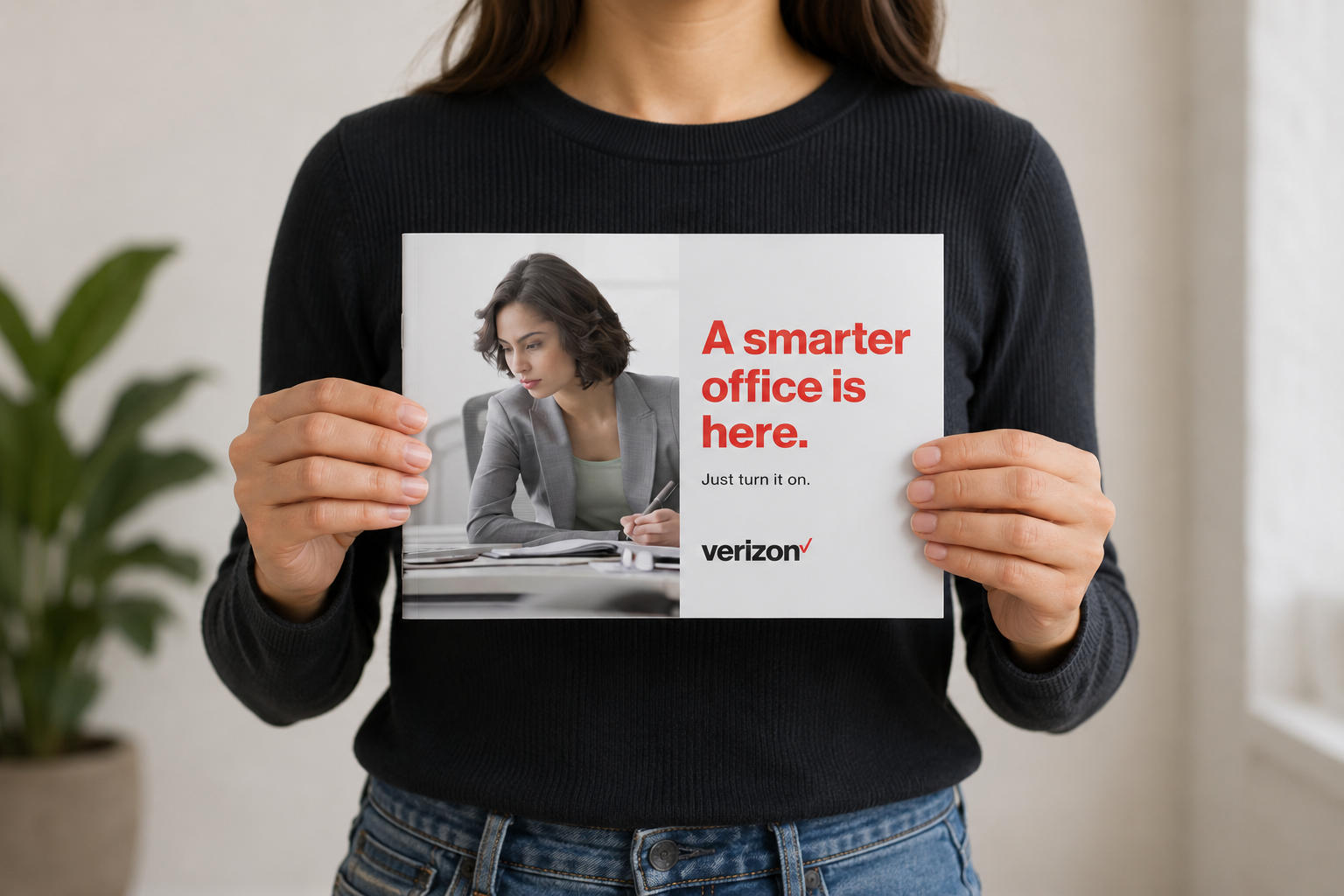 Verizon_B2B_Brochure_WomanHolding.png