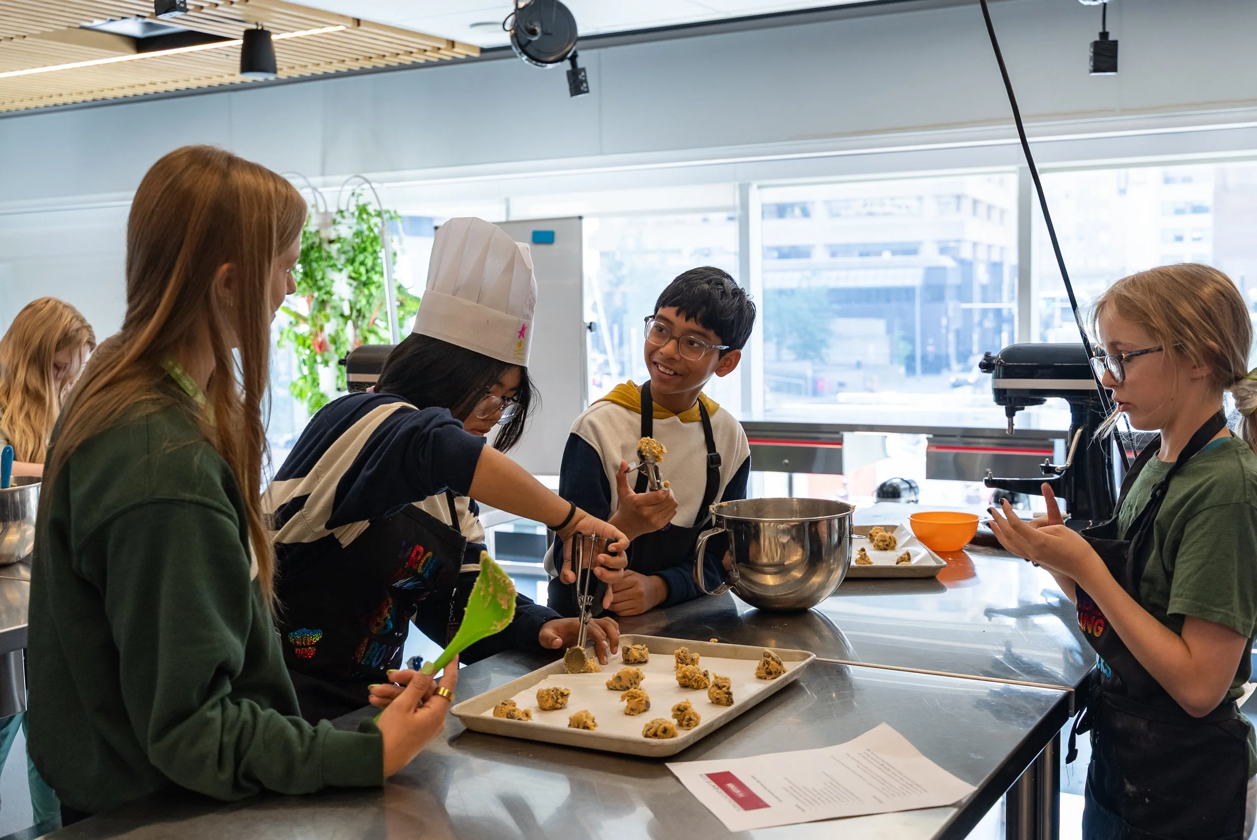kids in the kitchen baking