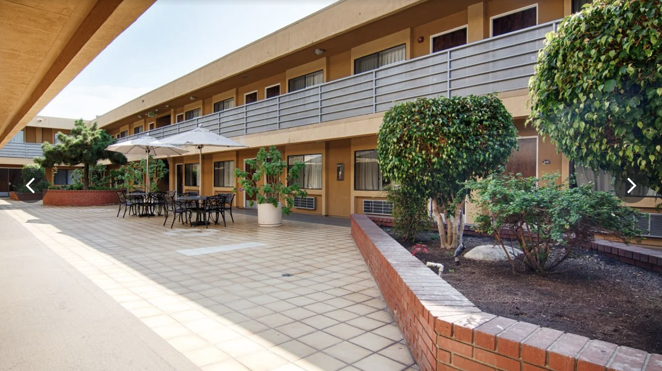 Gardena Terrace Inn:

Across the road from several Asian restaurants in Gardena's Japanese district is this modern, glass-fronted hotel. It's 6.8 miles from Redondo Beach and 9.5 miles from Los Angeles International Airport (LAX).

All of the contemp