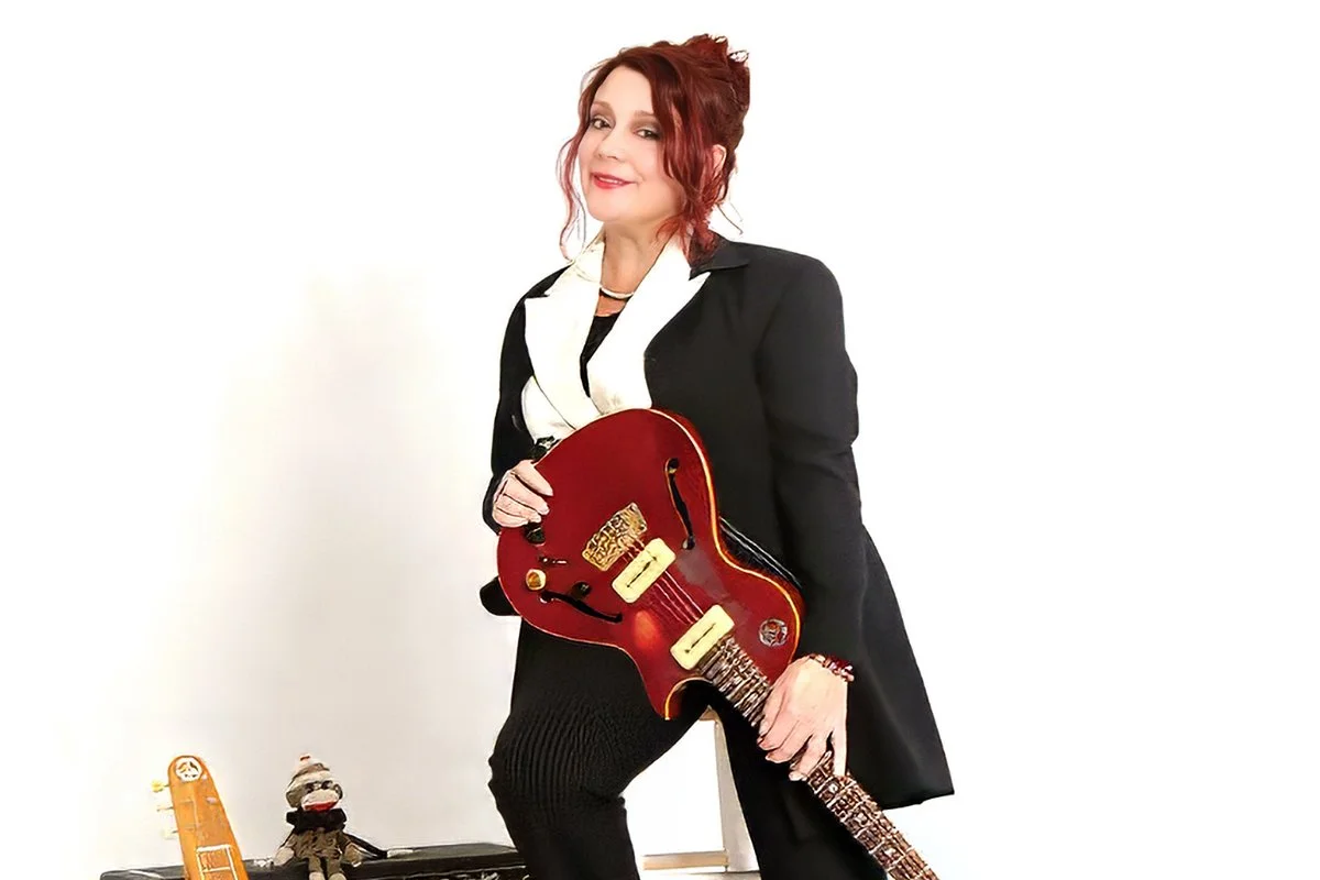 Unplugged w/Carolyn Wonderland