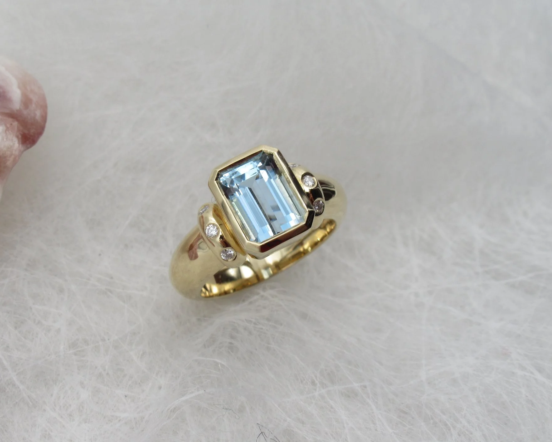 Bague or jaune, aigue marine et diamants