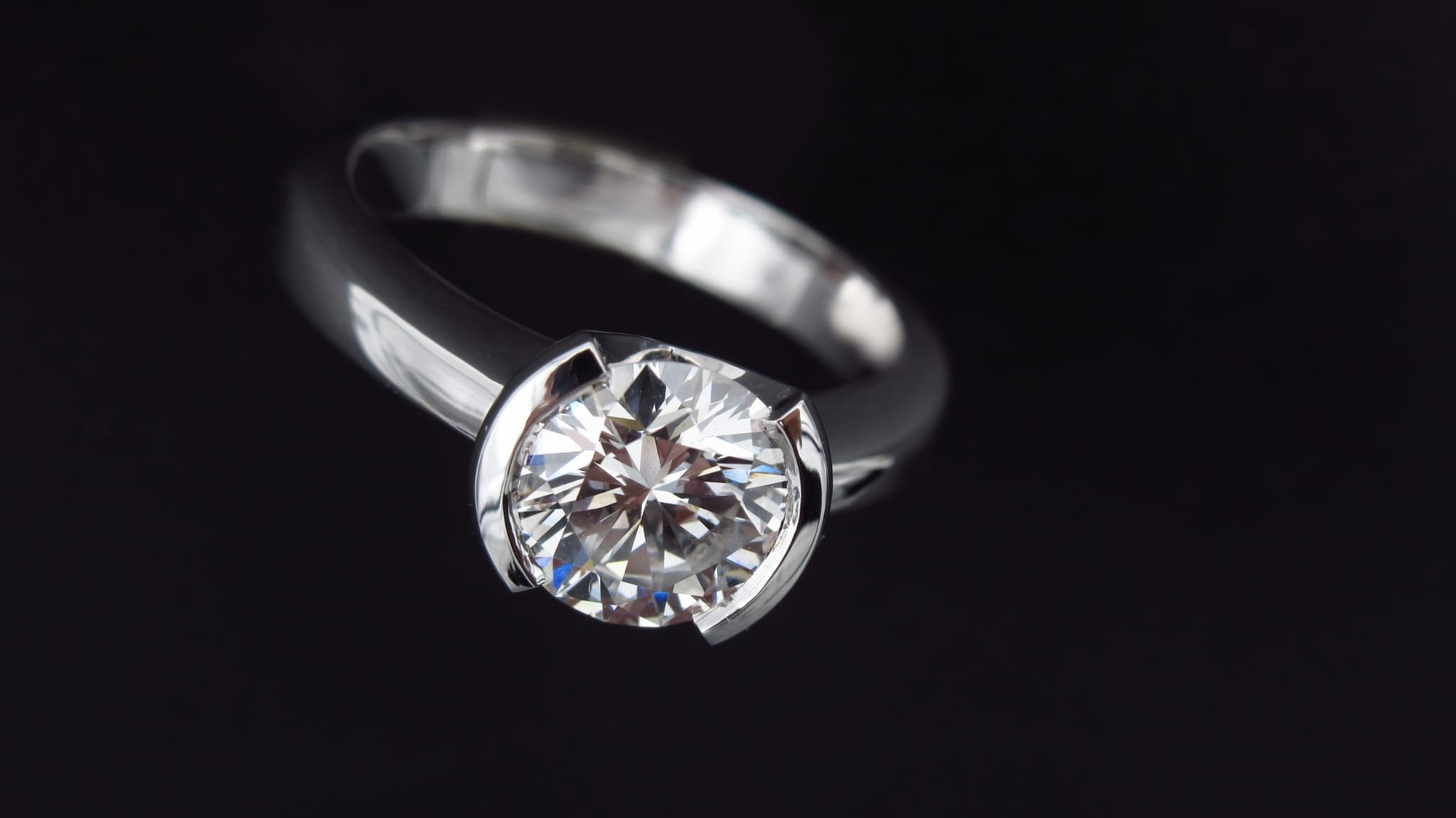 Solitaire or gris et diamant 
