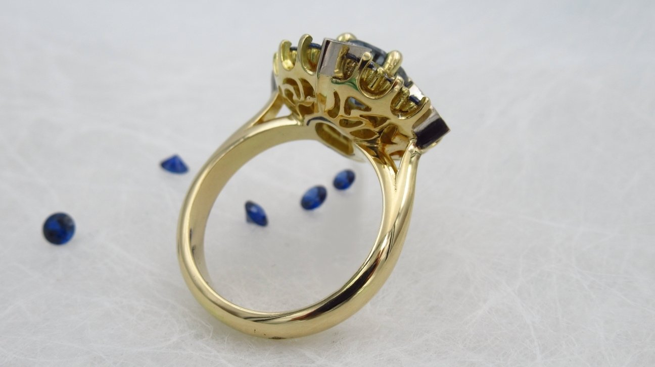 Bague bicolore, saphirs et diamants
