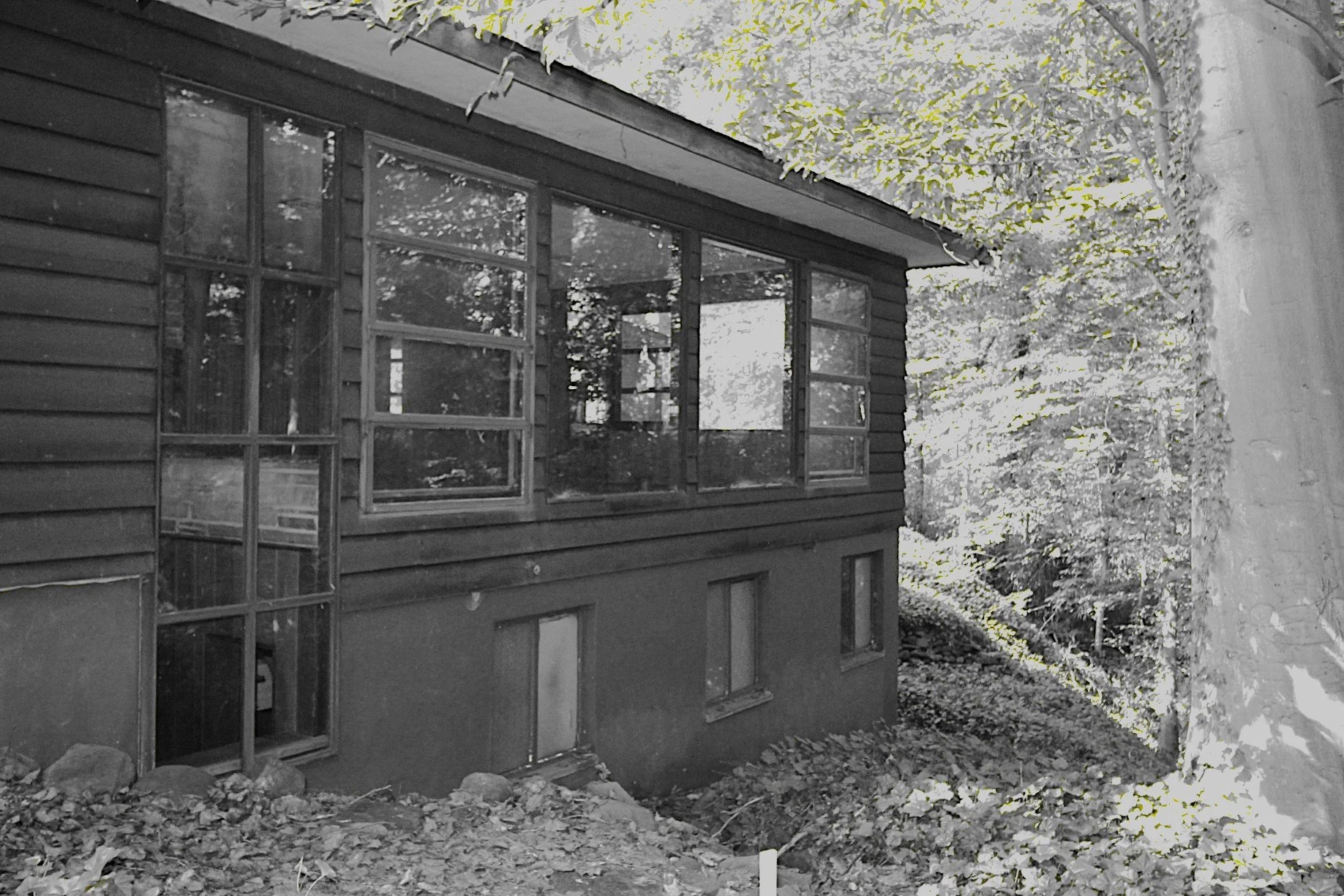 Before photo of the original 1948 mid-century modern home on the Hadro House site in Haddonfield NJ, with Philippine mahogany siding later salvaged and reused as interior ceilings