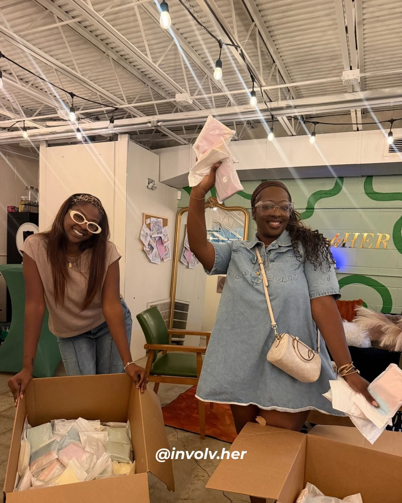 OVER 400 PACKS?! 😭💚

We are SO grateful to I Am A Queen for generously donating 400+ packs of hygiene supplies to InvolvHER! 🧴🫶🏾

Your generosity is helping us make sure our girls have access to the essentials they need. 💚

Go show them some lo