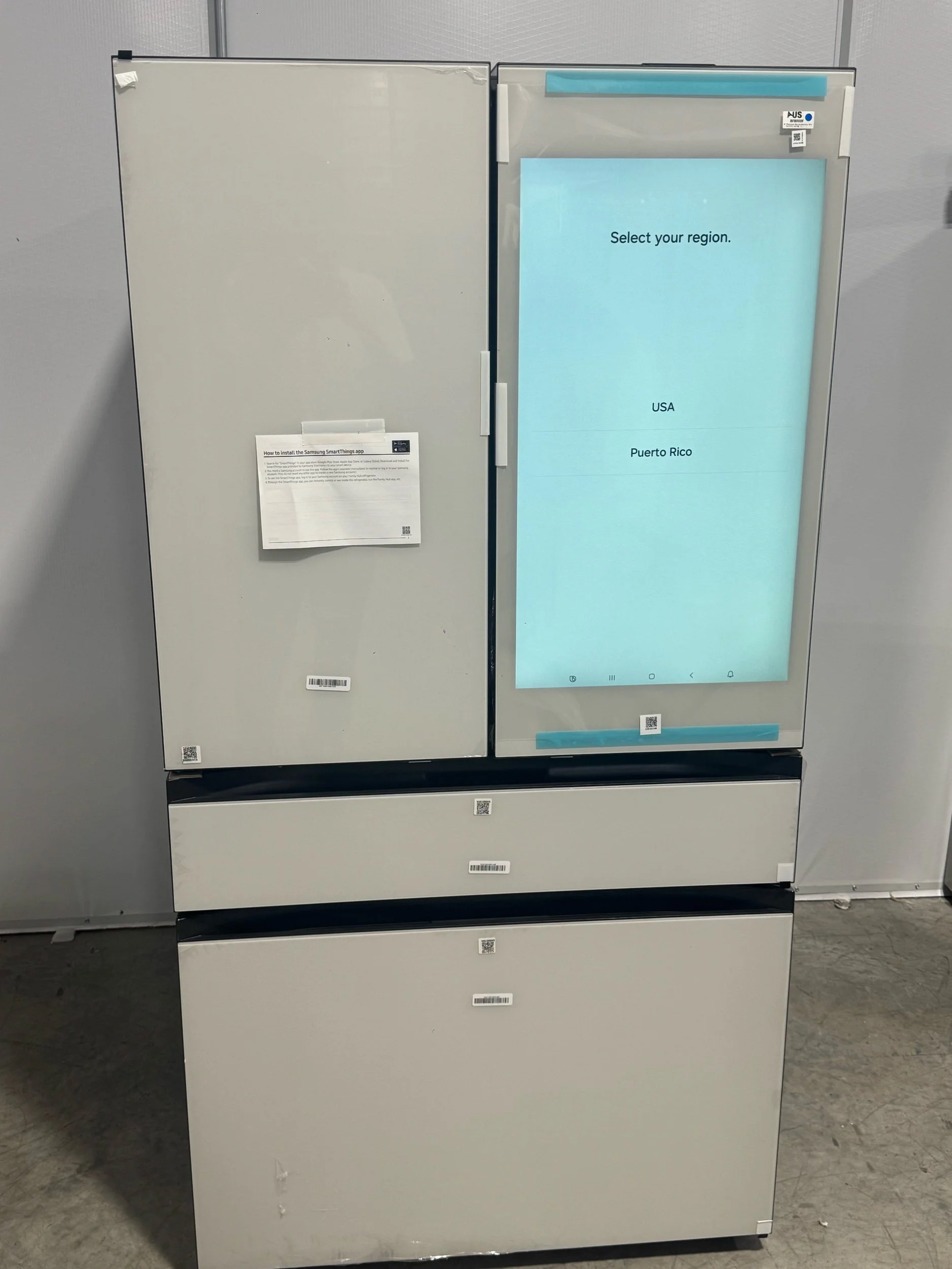 Samsung 29 cu. ft. Bespoke AI 4-Door French Door Smart Refrigerator with Beverage Center™ in Clean White Glass
